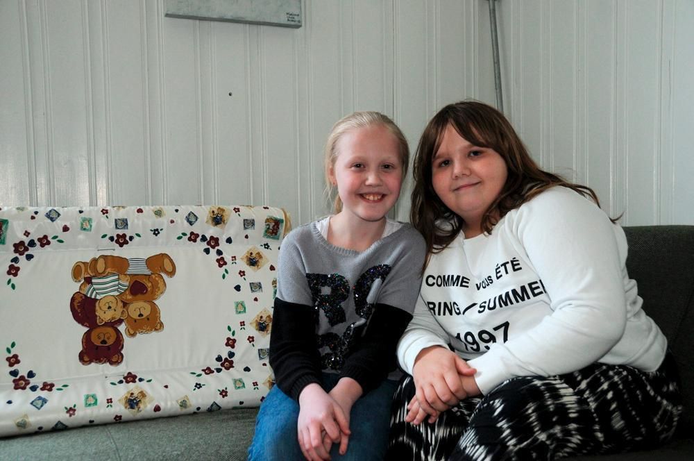 Erkak ozini dildo bilan silkitadi