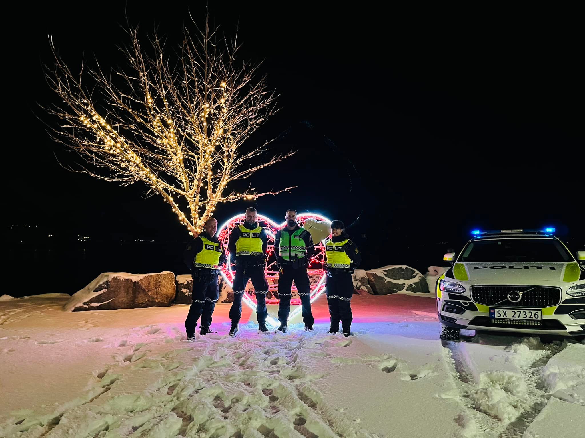 Politiet ønskjer god jul med eigeskrive dikt - fjordabladet.no