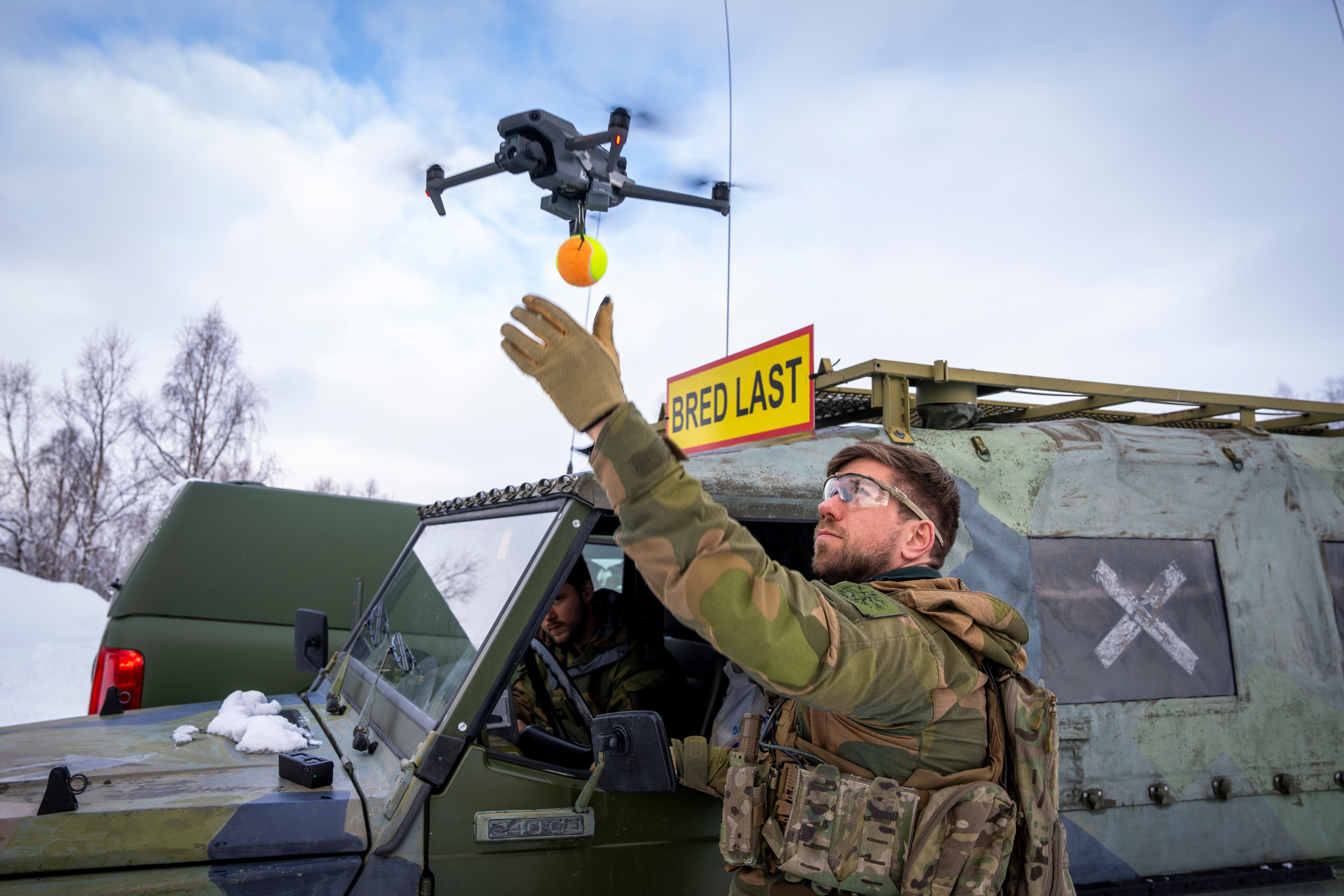Forsvaret bruker rundt 400 kinesiske droner: – Urovekkende og naivt ...