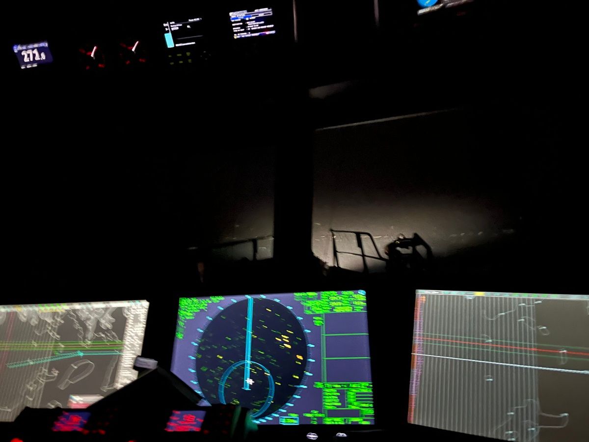 Rednings­aksjon pågår: Fartøy tar inn vann