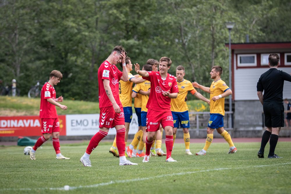 Pause) Djerv 3 - 2 Årdal FK - porten.no, image size:1000x667