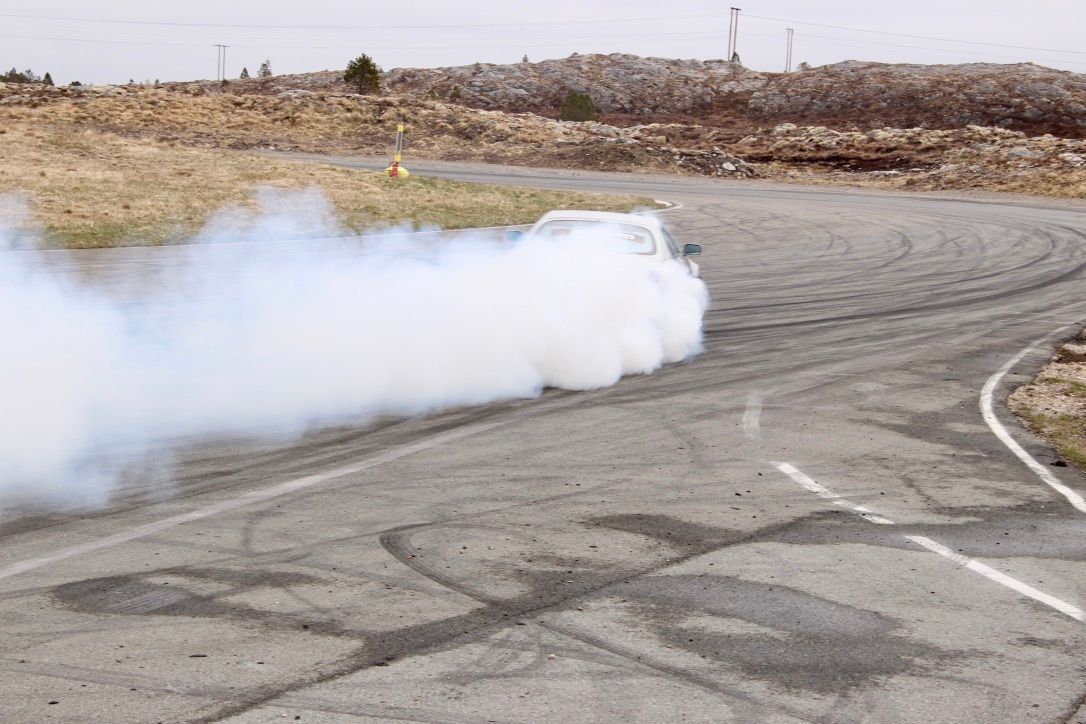 Full fres på motorsport- senteret - avisafroya.no