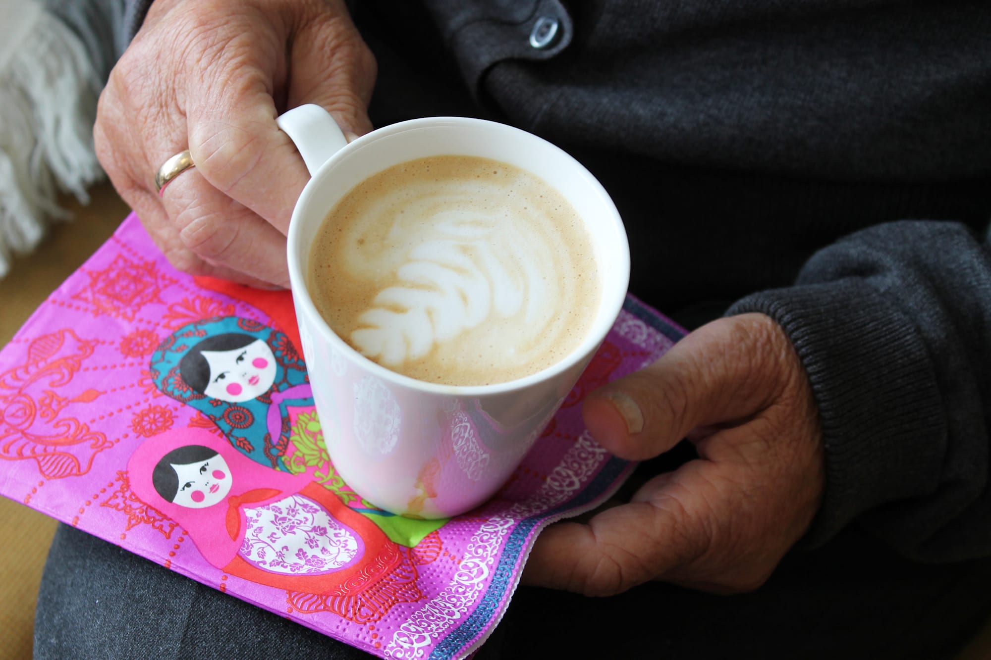 Hverdagsluksus: Beboerne på Kleppestø sykehjem fikk gleden av ekstra god kaffe da Cafe Fru Luna kom på besøk.