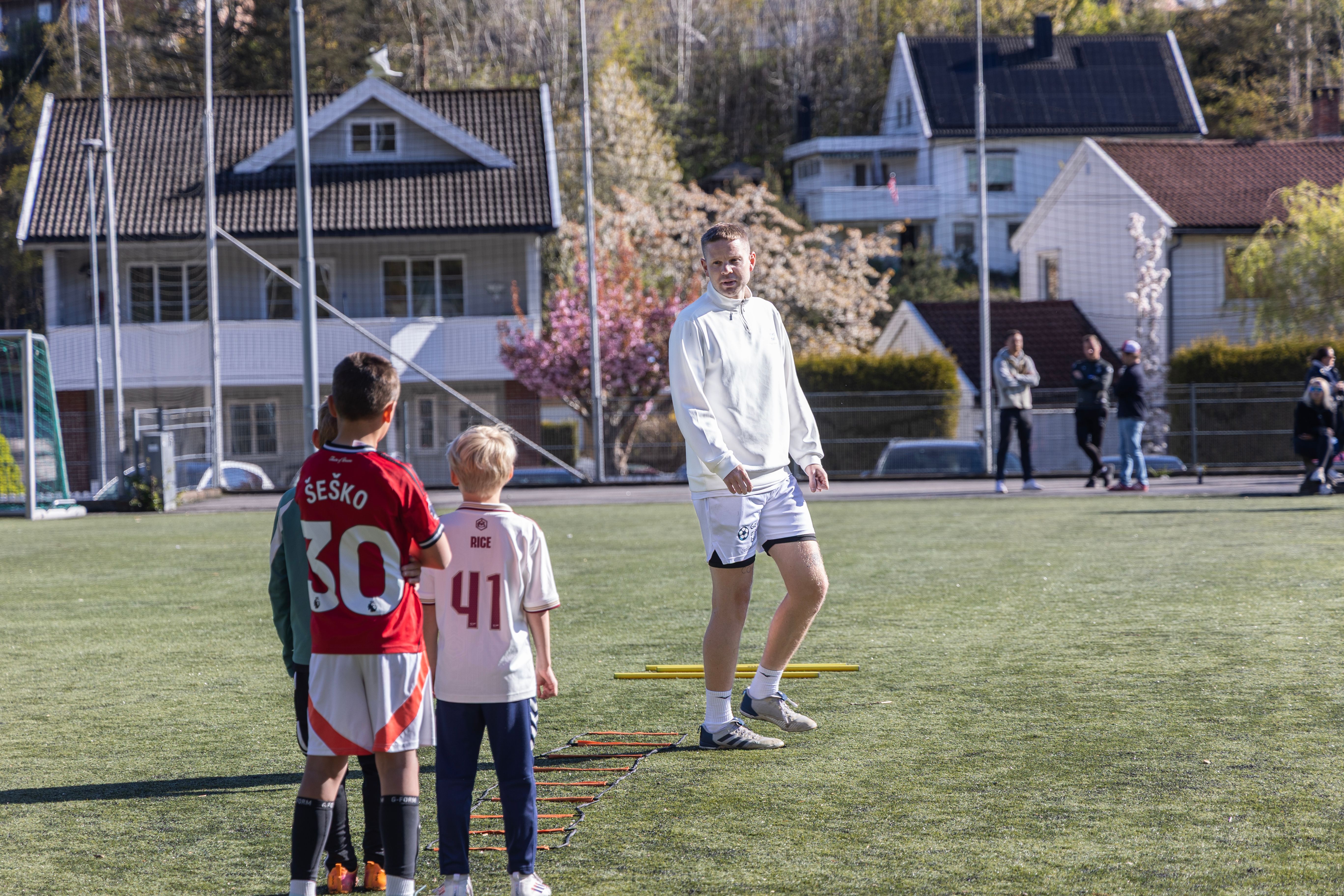 Samler barn til private treninger: – Har vokst seg ganske stort
