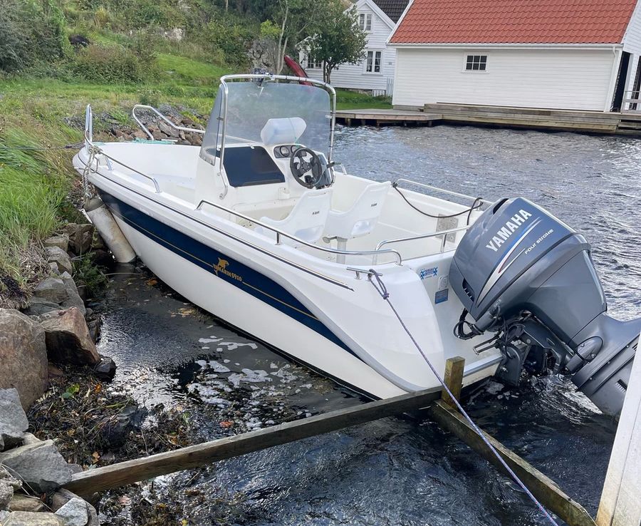 Båt drev i land - lister24.no