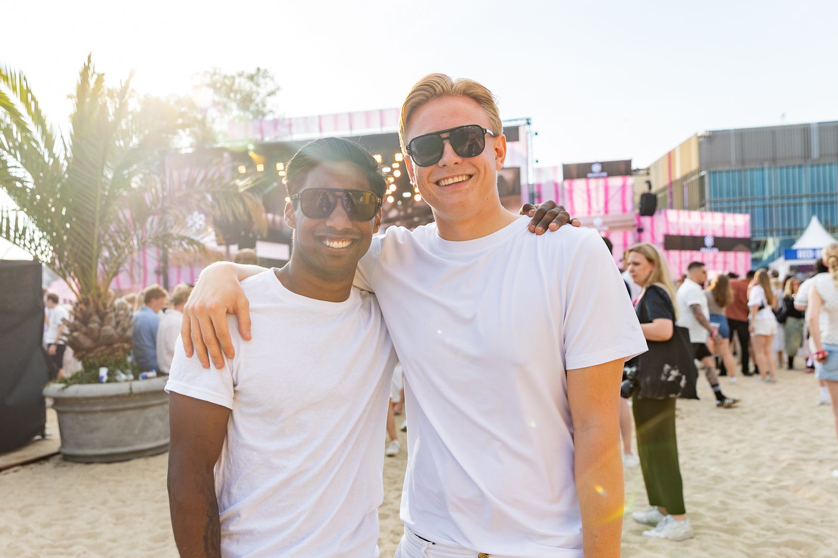 Unge festi­valdel­takere slår tilbake mot drikke­påstand: – Gjelder alle!