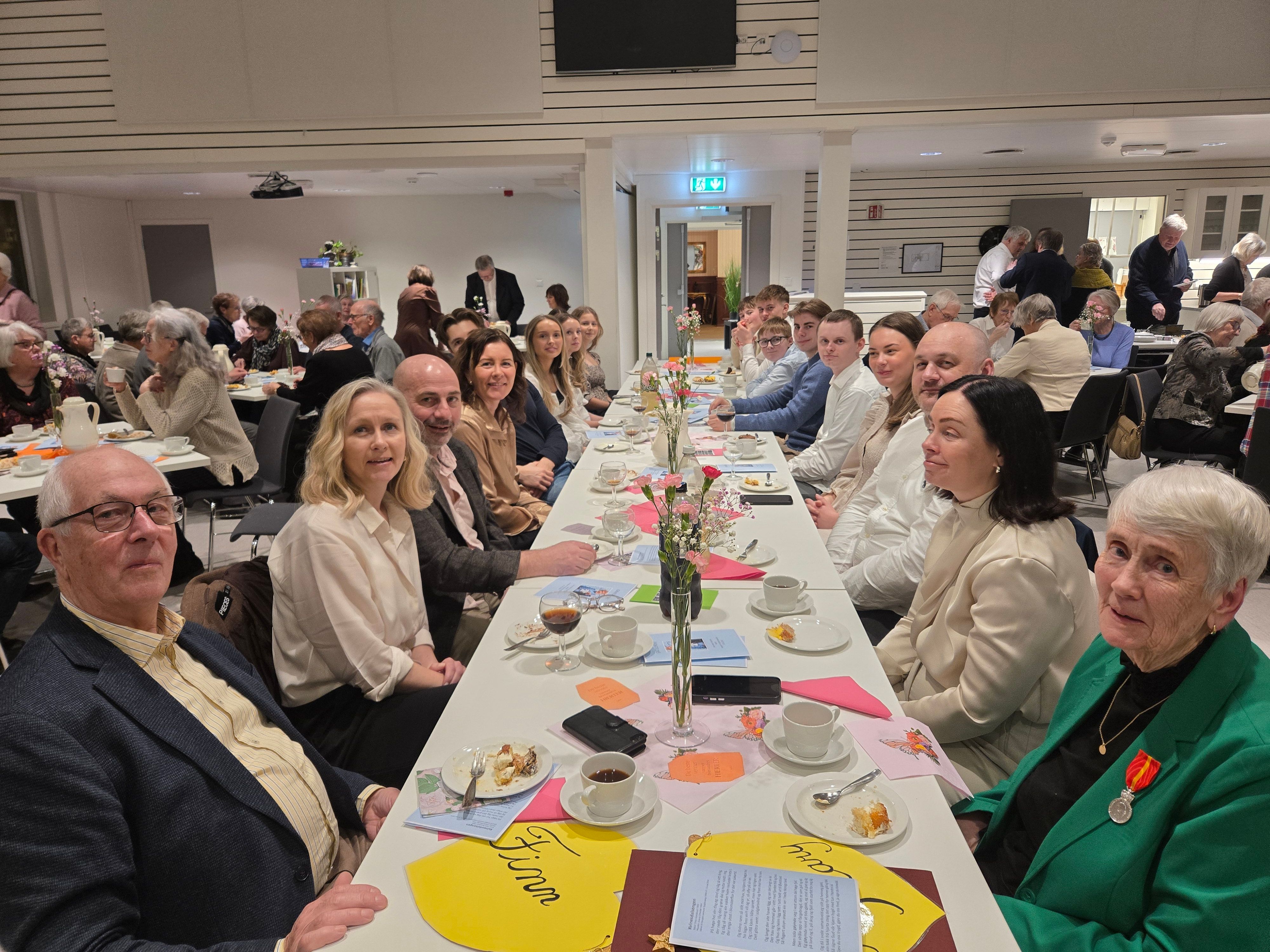 Fortsatte feiringen på menighetssenteret