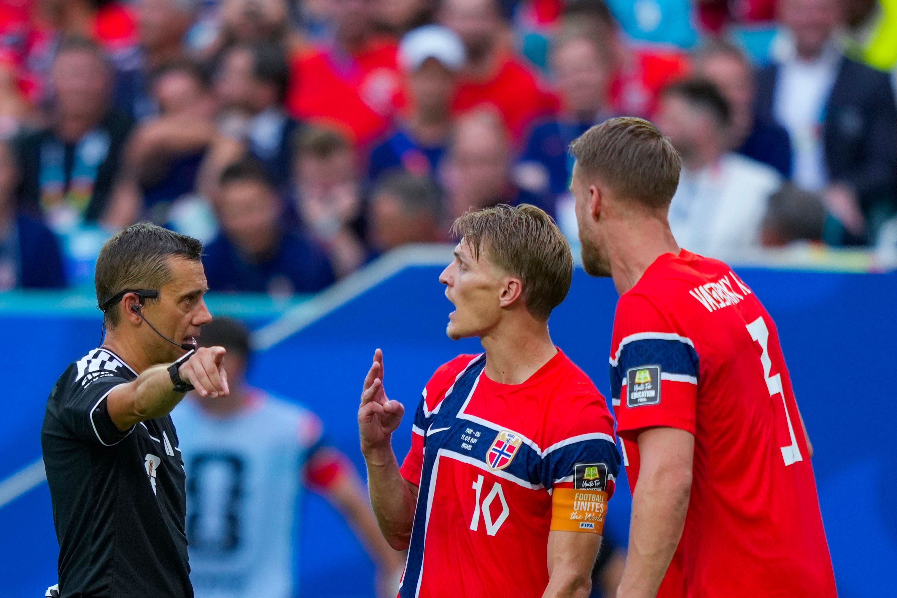 Norsk raseri mot dommeren. VM-eventyret er over.