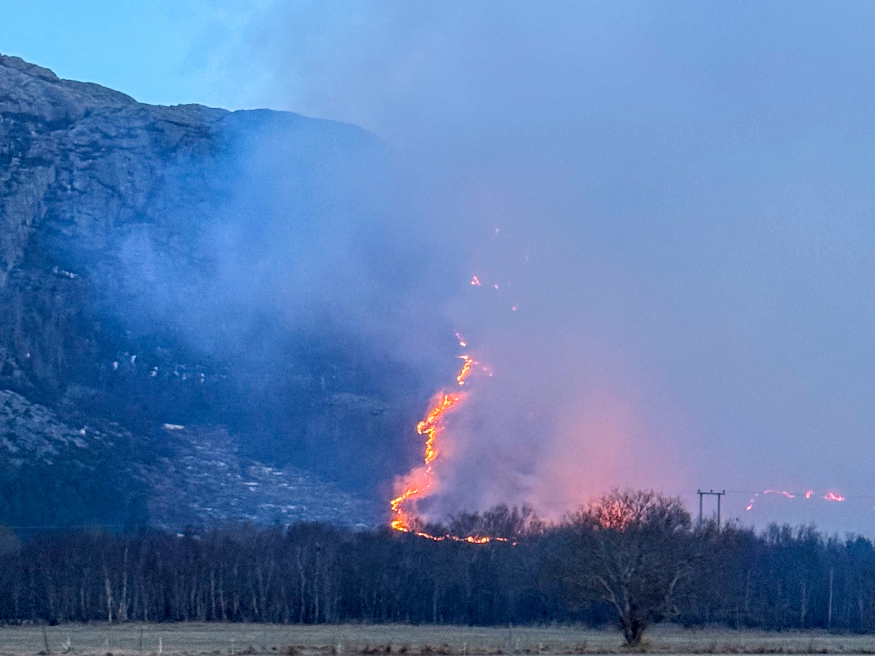 Terrengbrann vokser – kan ta tid å slukke