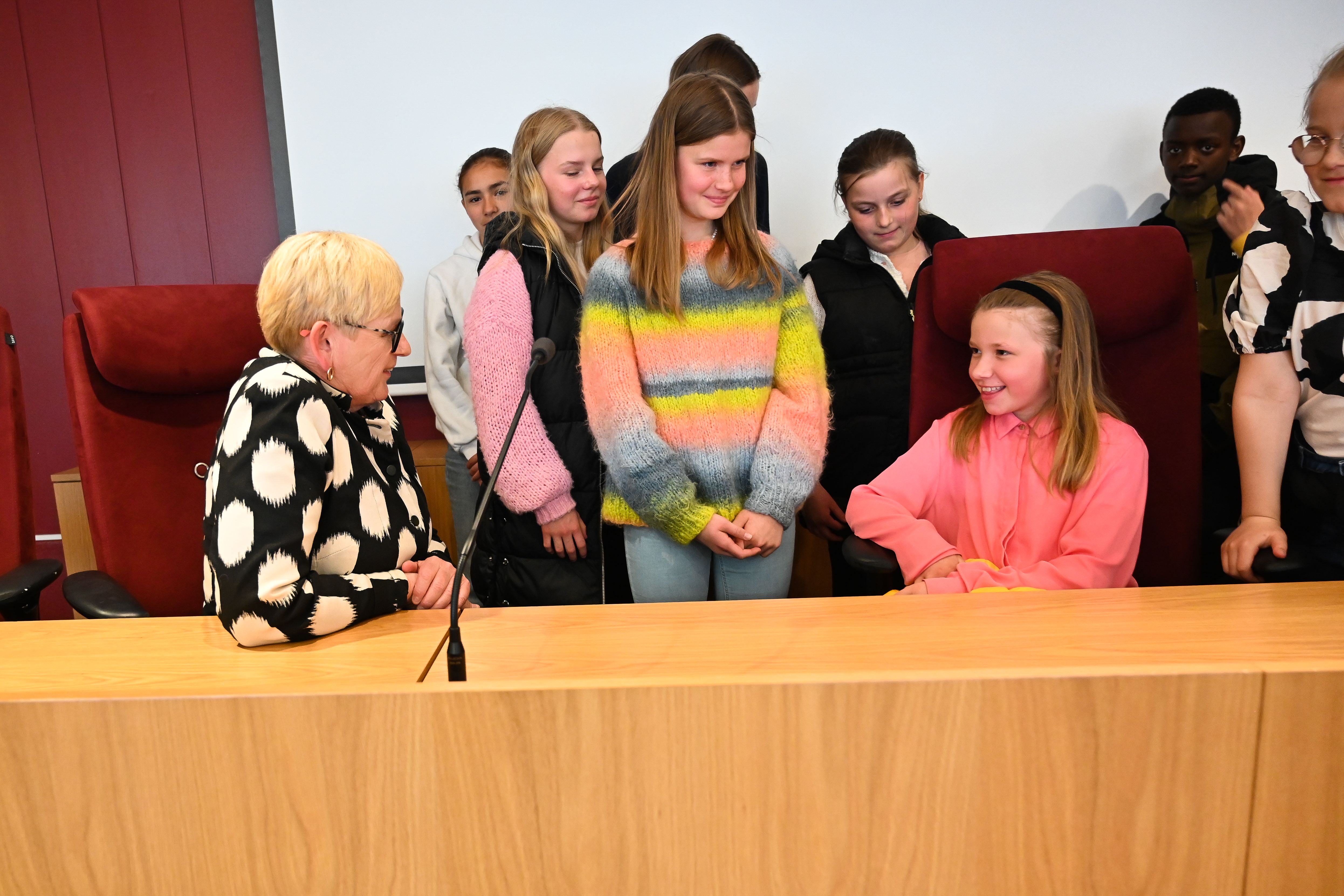 Her får Iris prøve sjefsstolen: – Jeg kan godt tenke meg å bli ordfører ...