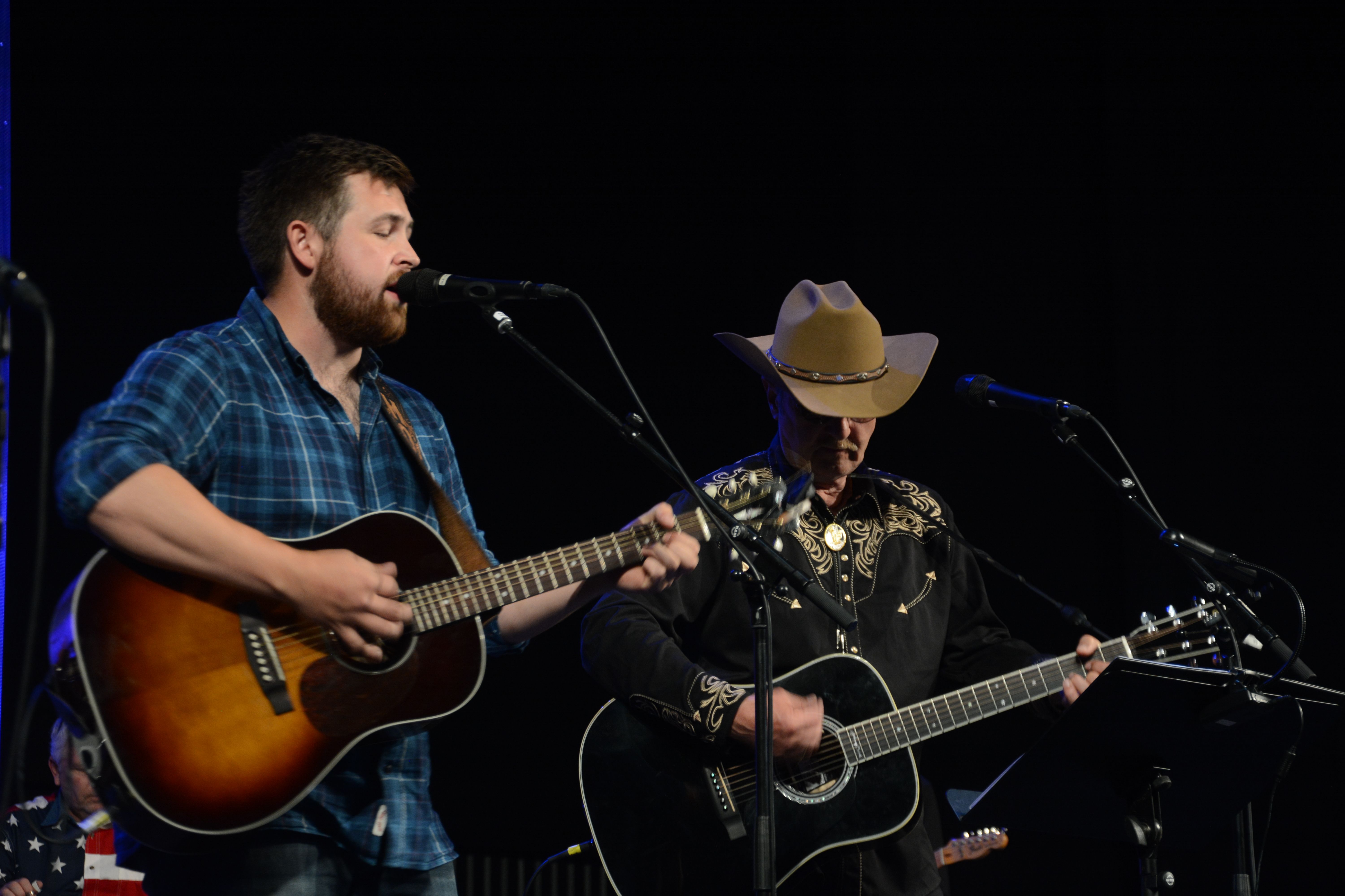 Stiller opp på veldedighetskonsert