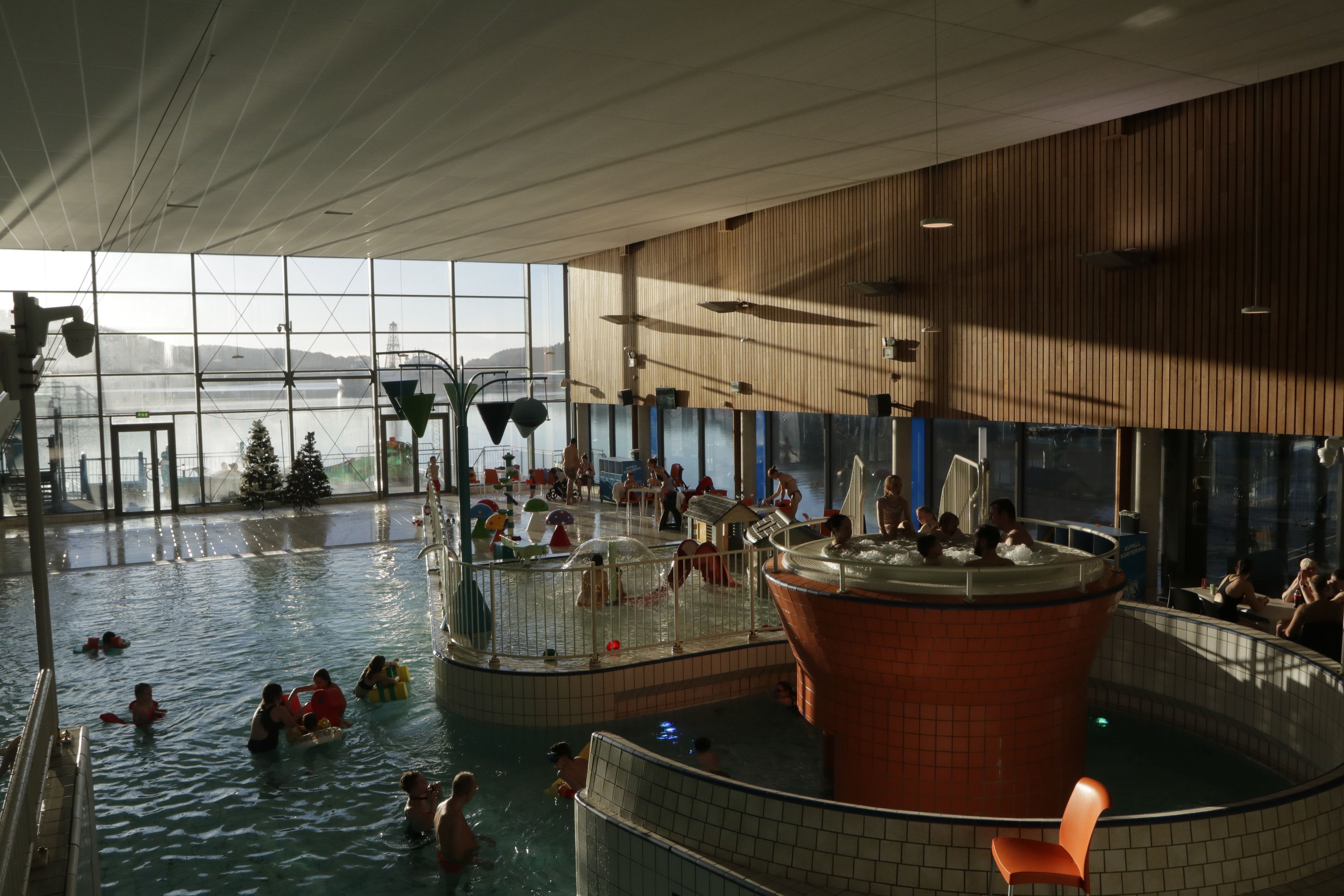 Flere tusen badende gjester i påsken