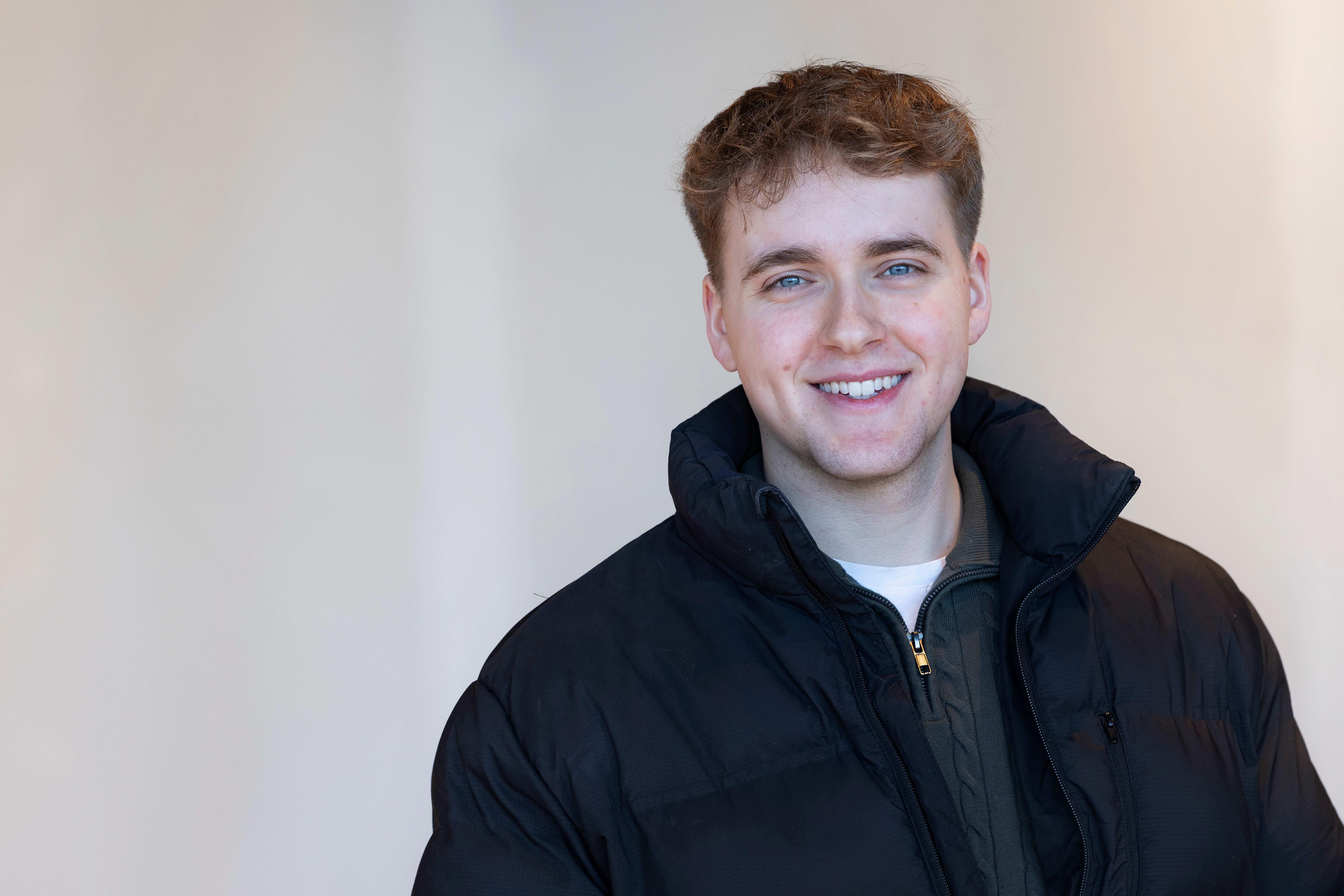 Sondre (19) valgte jobb foran studier. Nå er han sjef for to butikker.