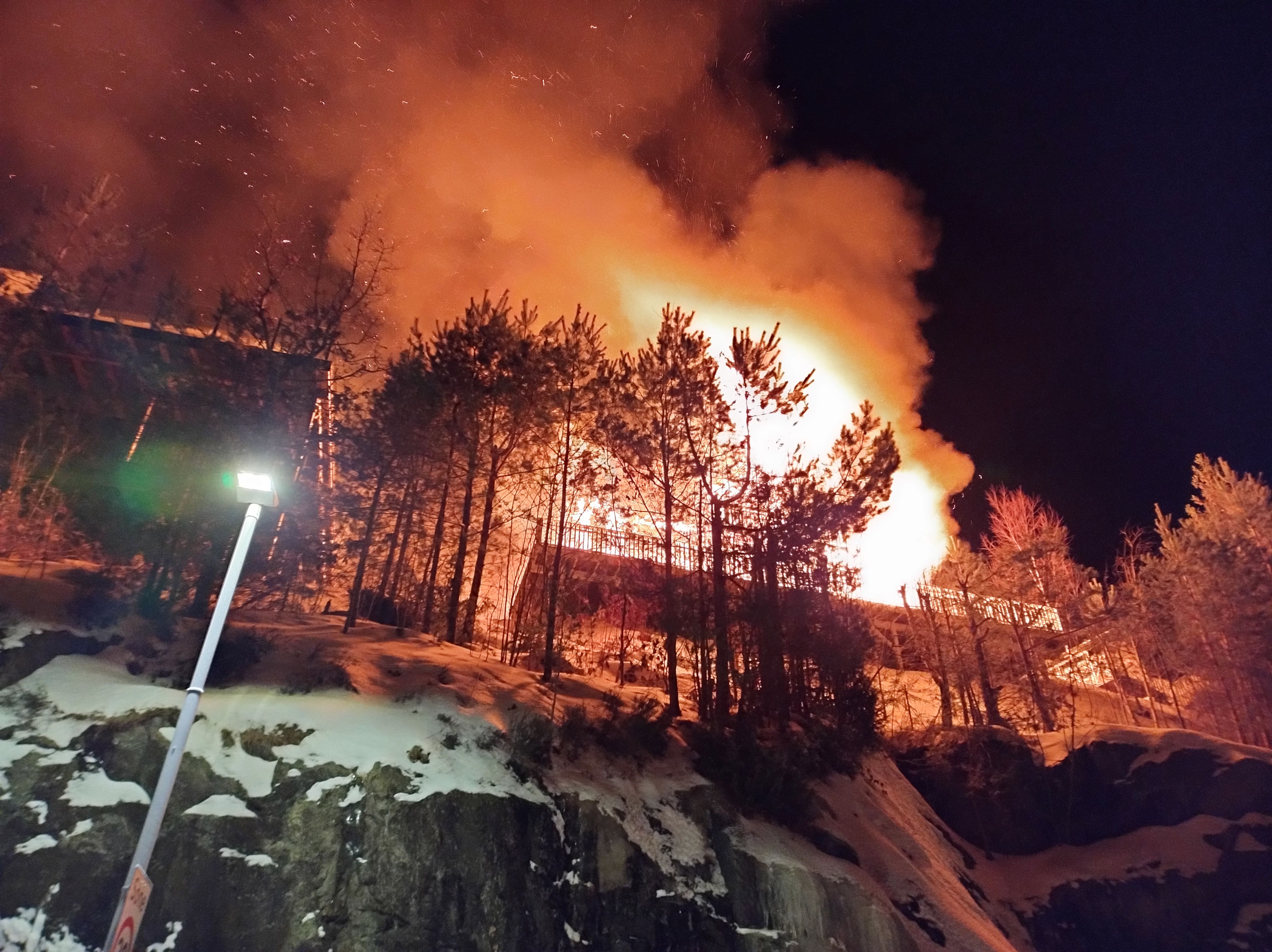 Full fyr i enebolig: –Huset har falt sammen