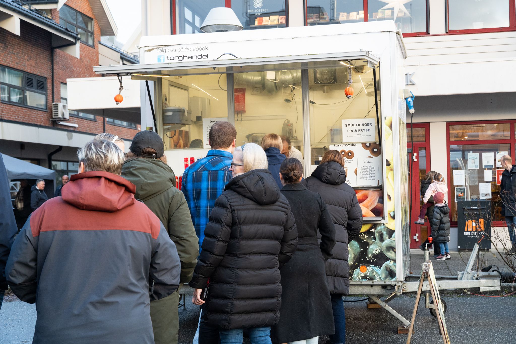 Mange samla til tradisjonsrik julemarknad - vestlandsnytt.no