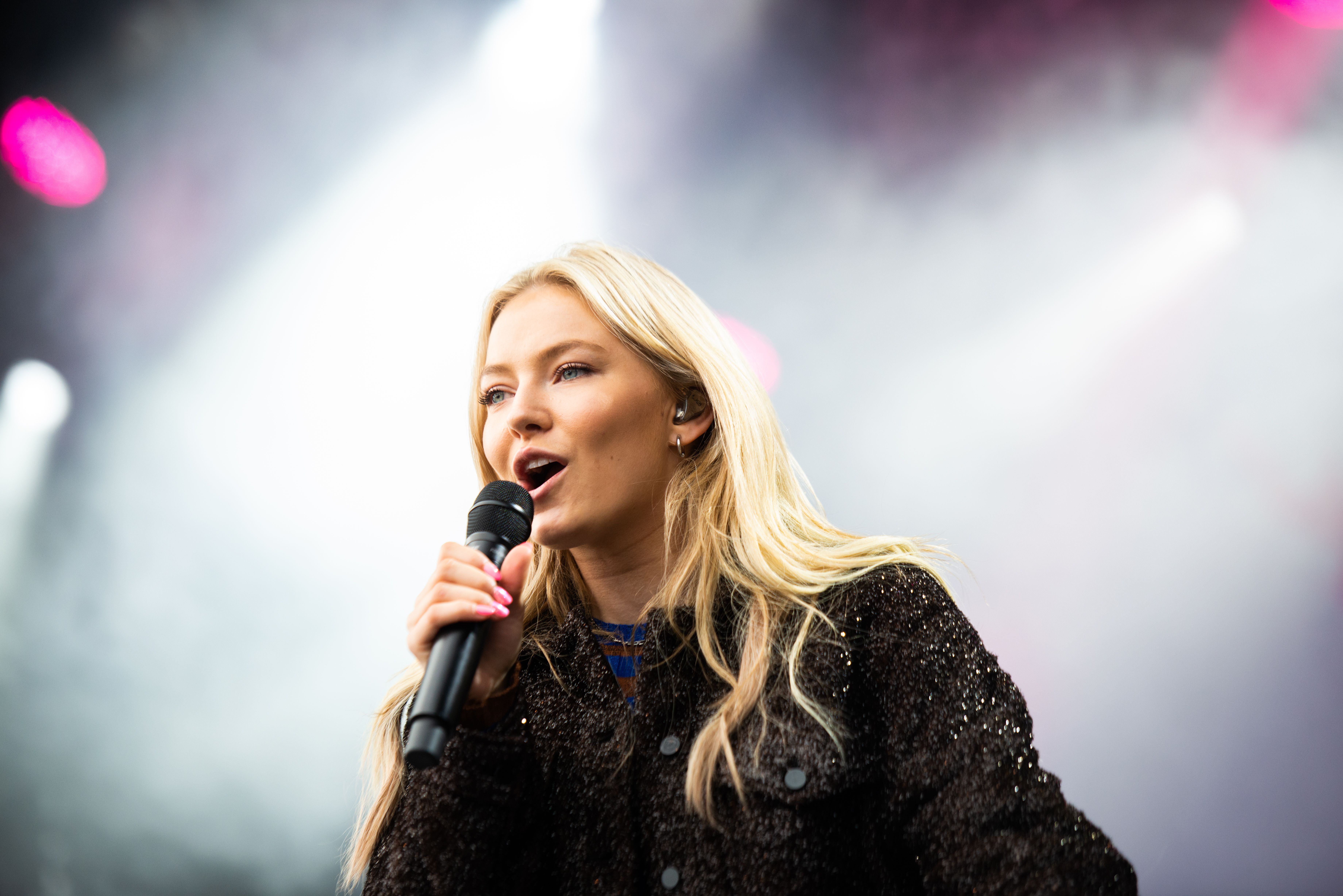 astrid-s-gleder-seg-til-spille-p-rootsen-igjen-banett-no