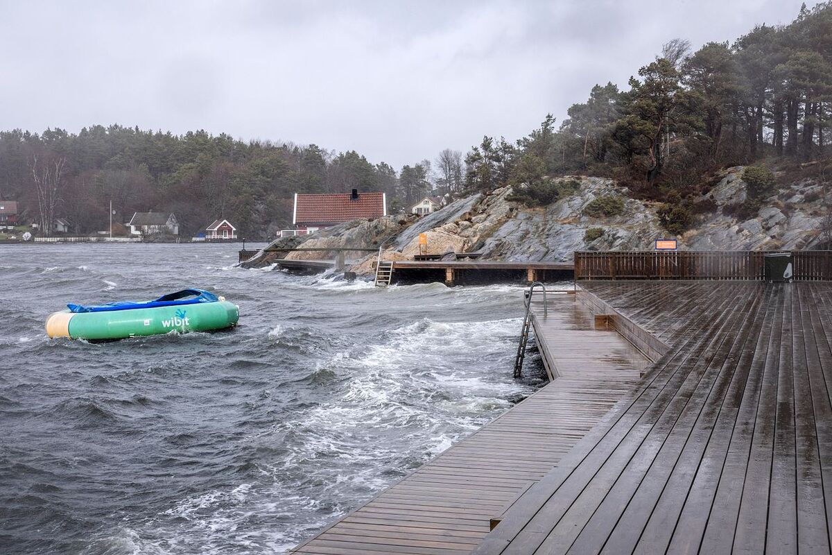 Over 2300 fortsatt uten strøm i sør