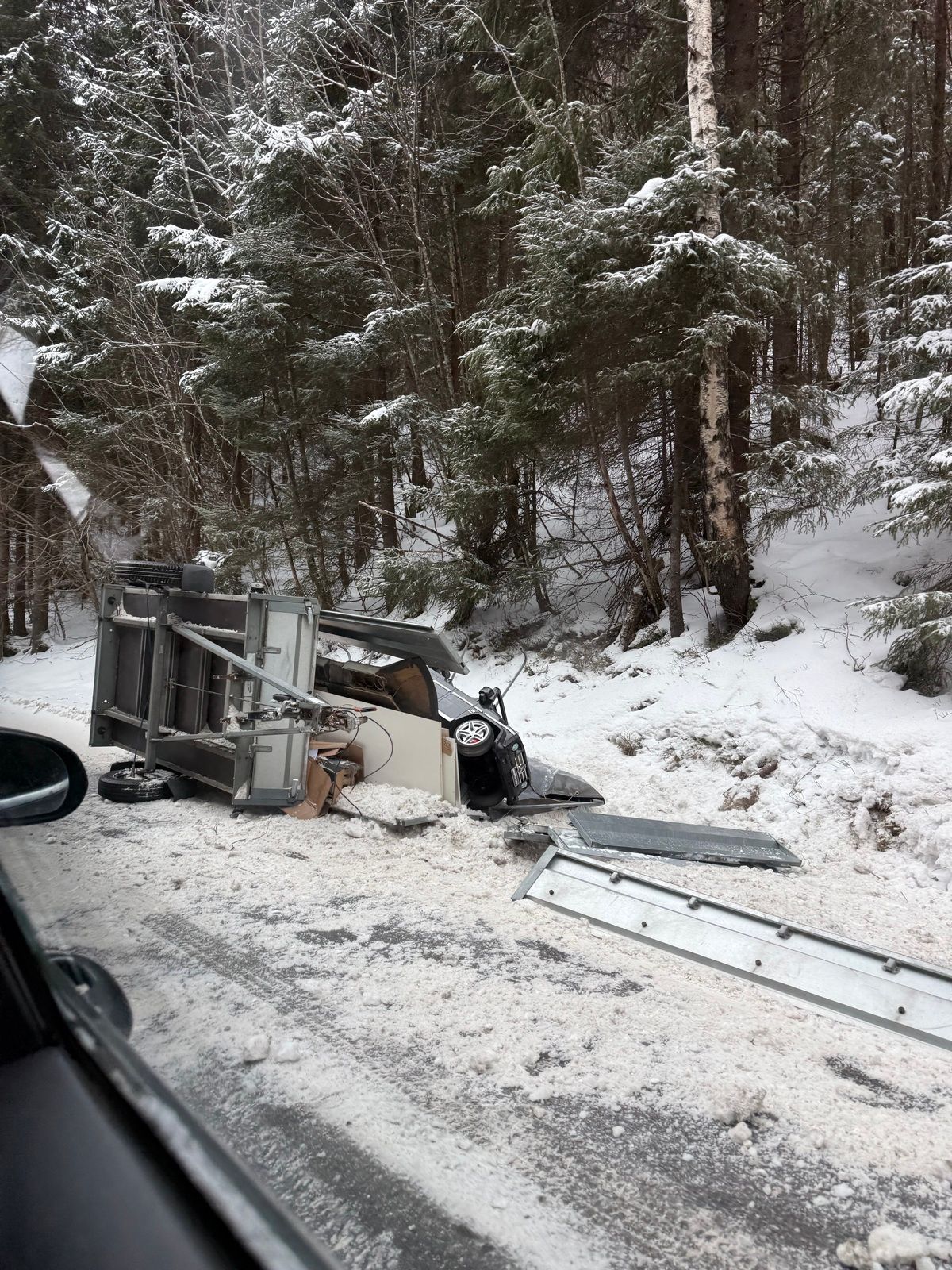 Veltet på riksvei 9: – Ett felt ble sperret