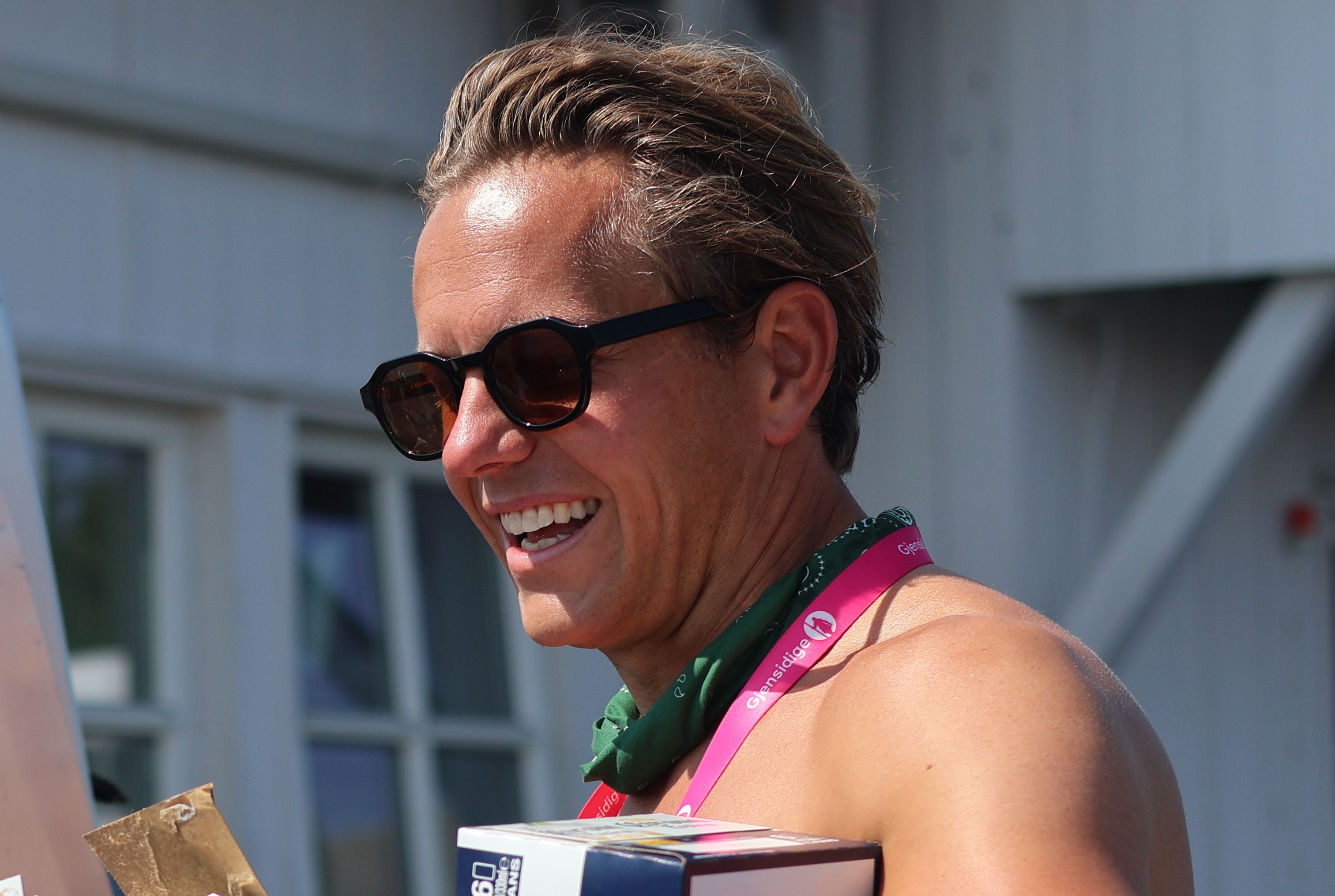 Arrangerer VM-visning med fri bar