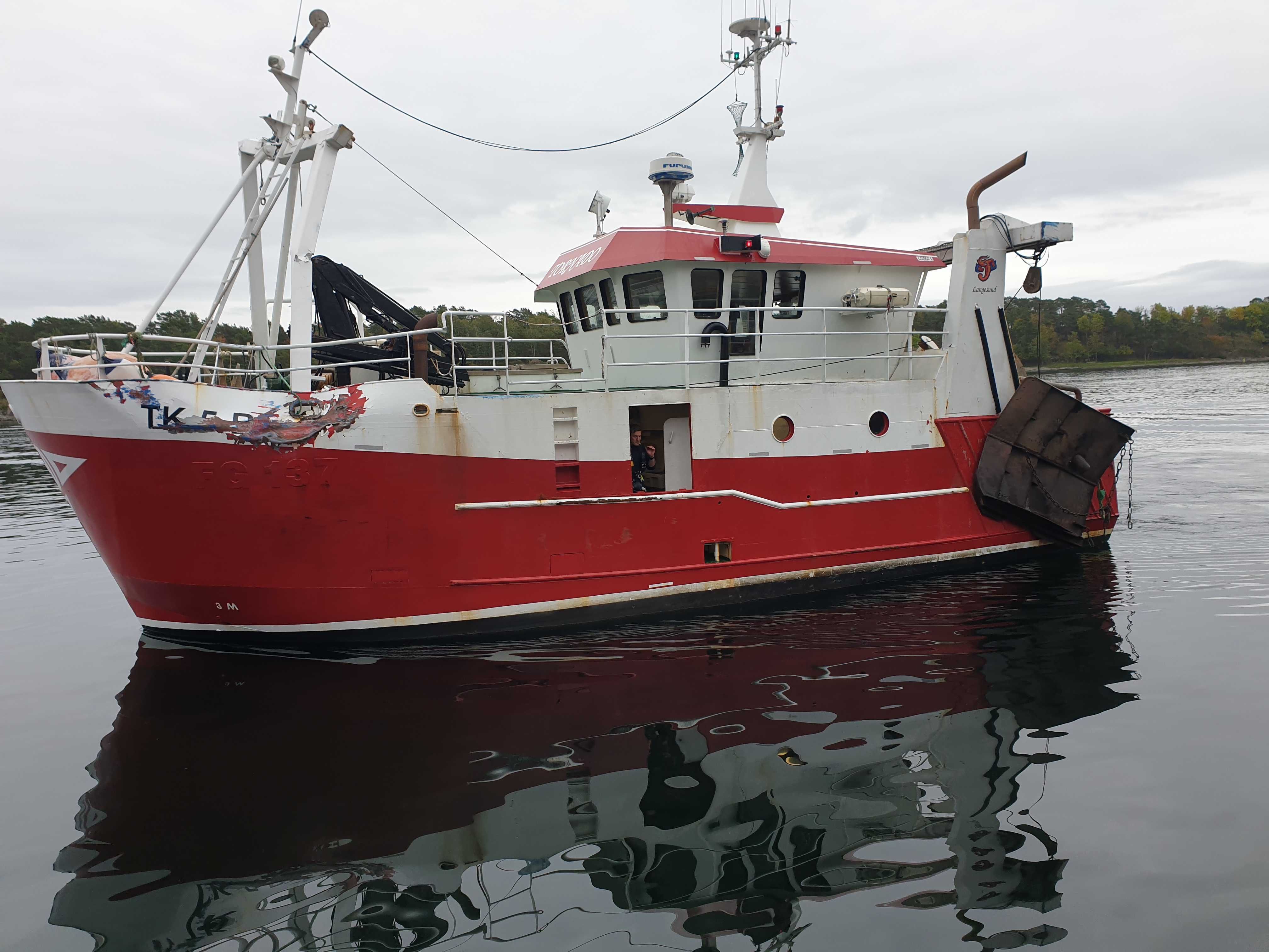 Fiskebåt og laste­skip kolli­derte: Dette mener de er grunnen til ...