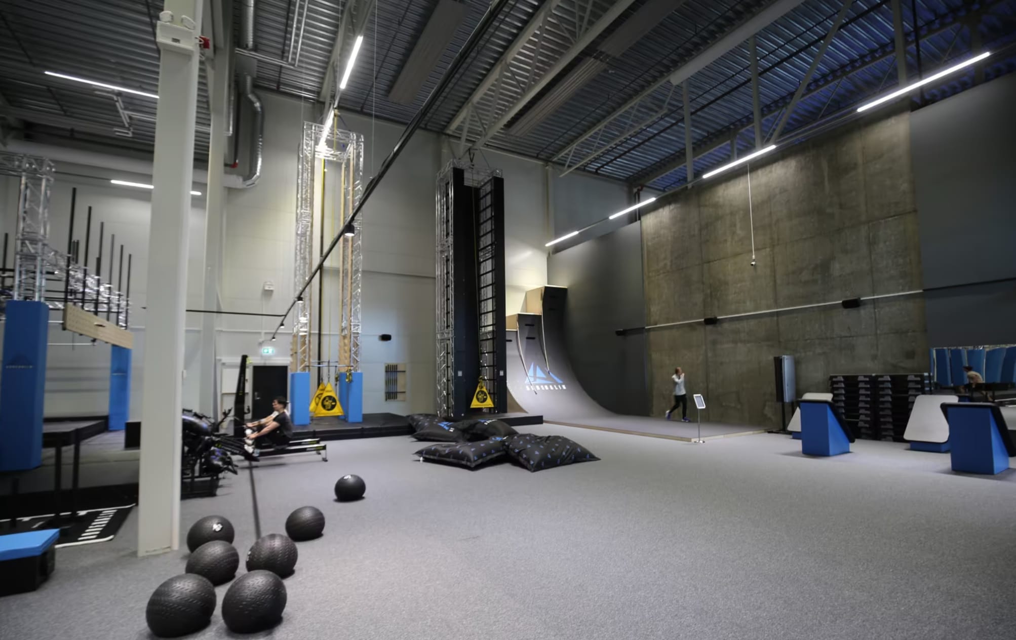 Trenings­senter stenger på dagen