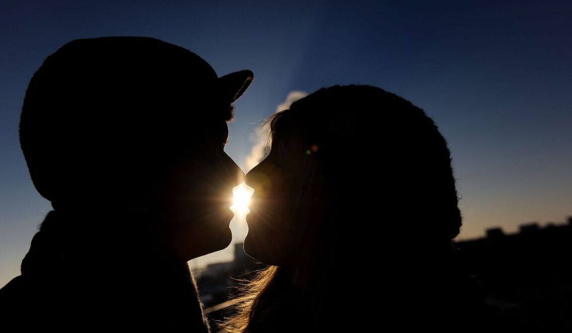 Nordmenn i forhold er mer fornøyd med livet