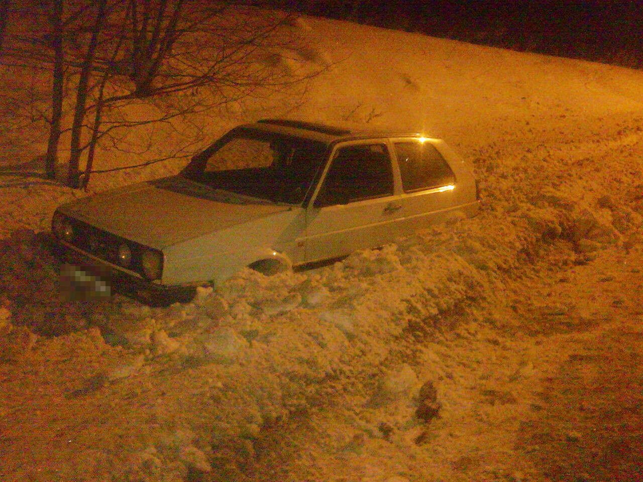 Bil i grøfta, eier søkk vekk varden.no