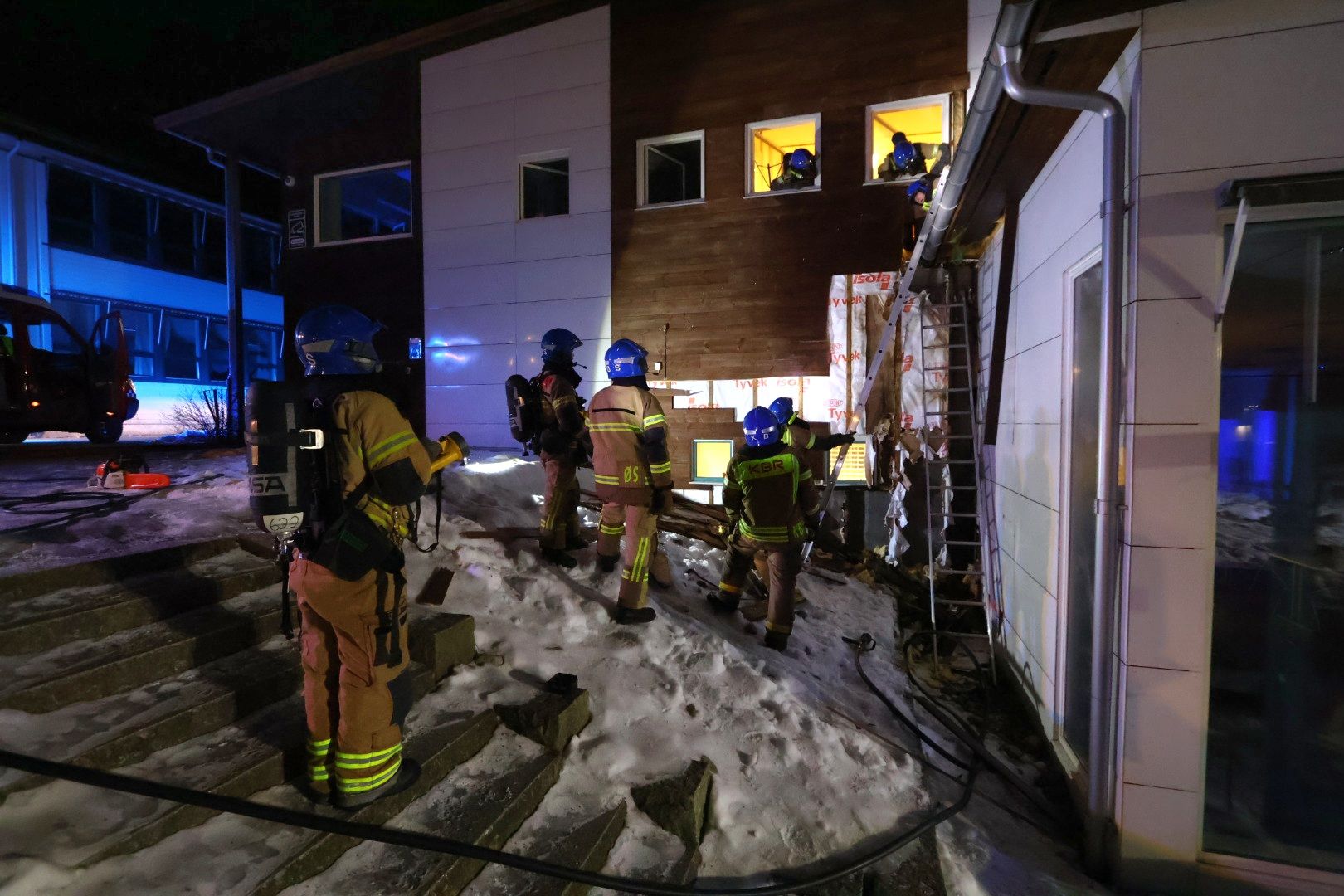 Brann i gymsal ved skole