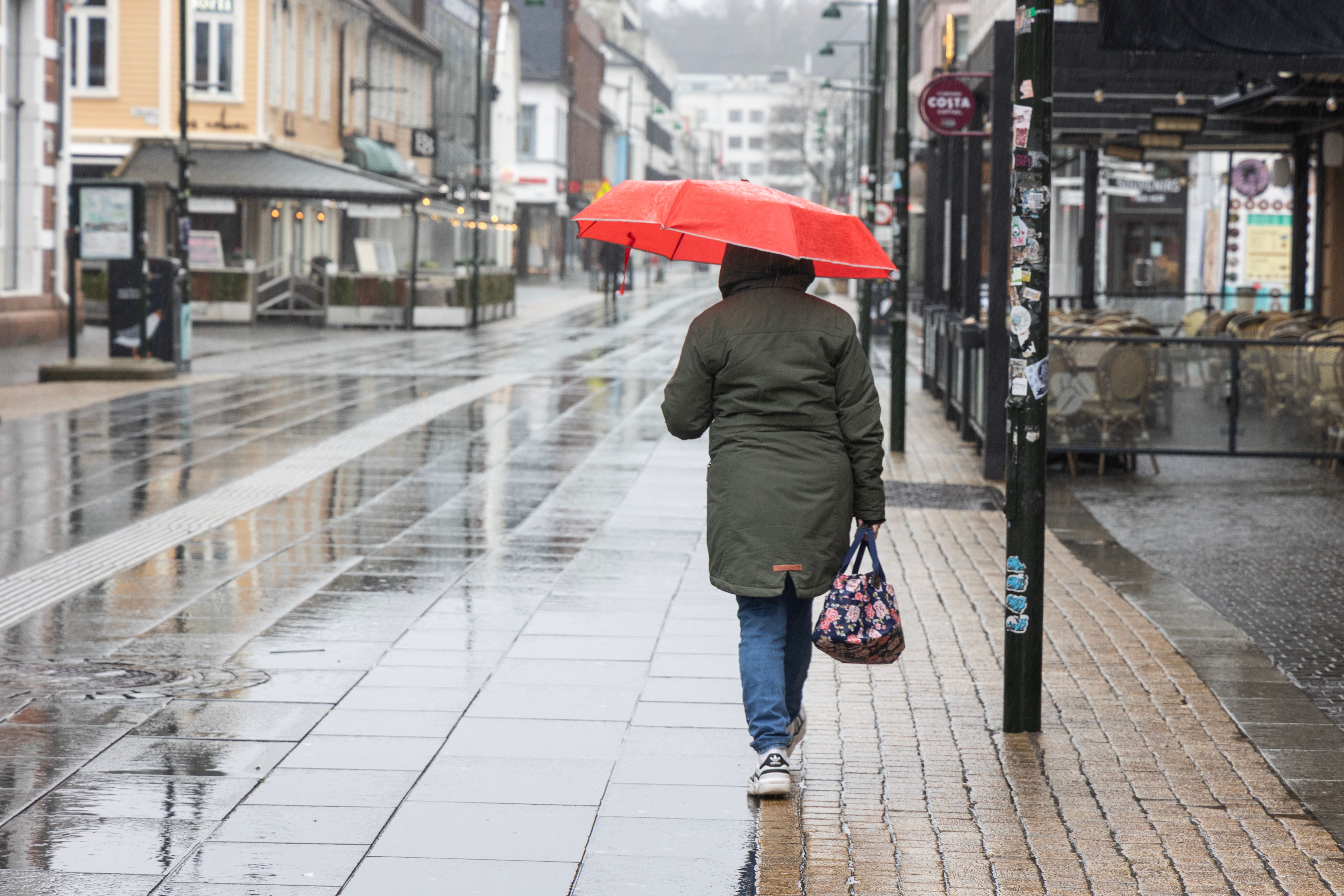 Varsler regn, sludd og snø: – Ikke så veldig behagelig