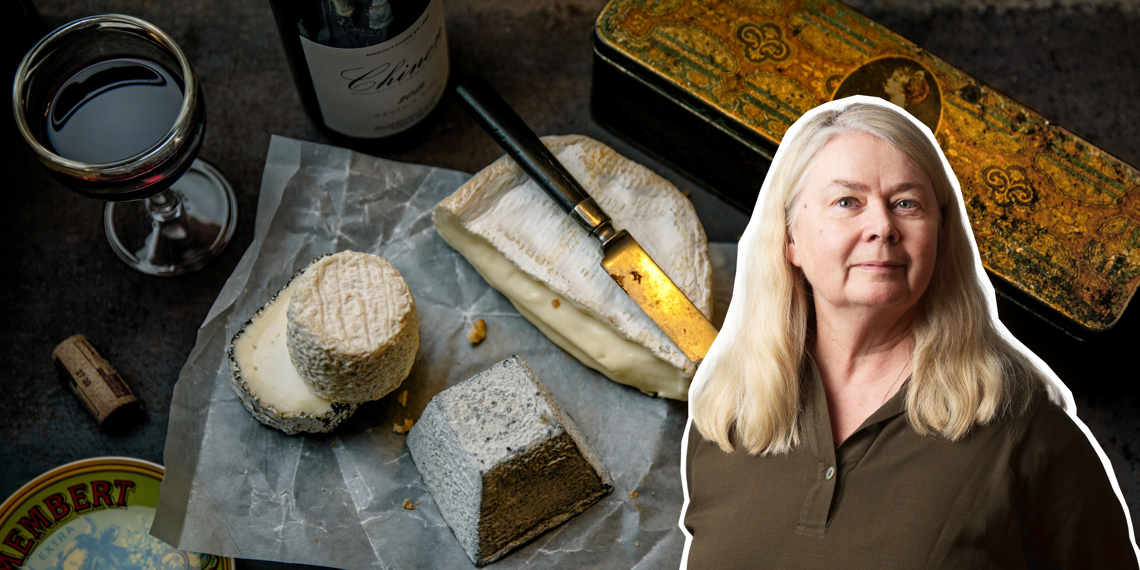 Ett glas rött vin och en ostbricka, GP:s vinskribent Marie Oskarsson i förgrunden.