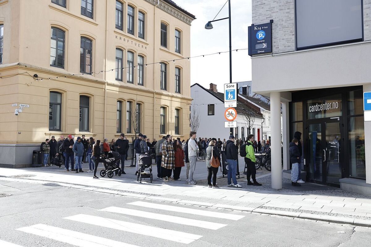 ...og få meter unna skjer dette