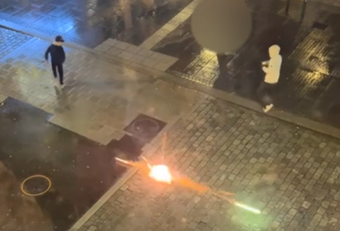 Skjøt fyrver­keri gate­langs i Markens: – Helt ukon­trol­lert