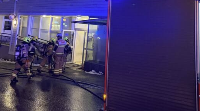 Melding om røykutvikling: Evakuerer beboere