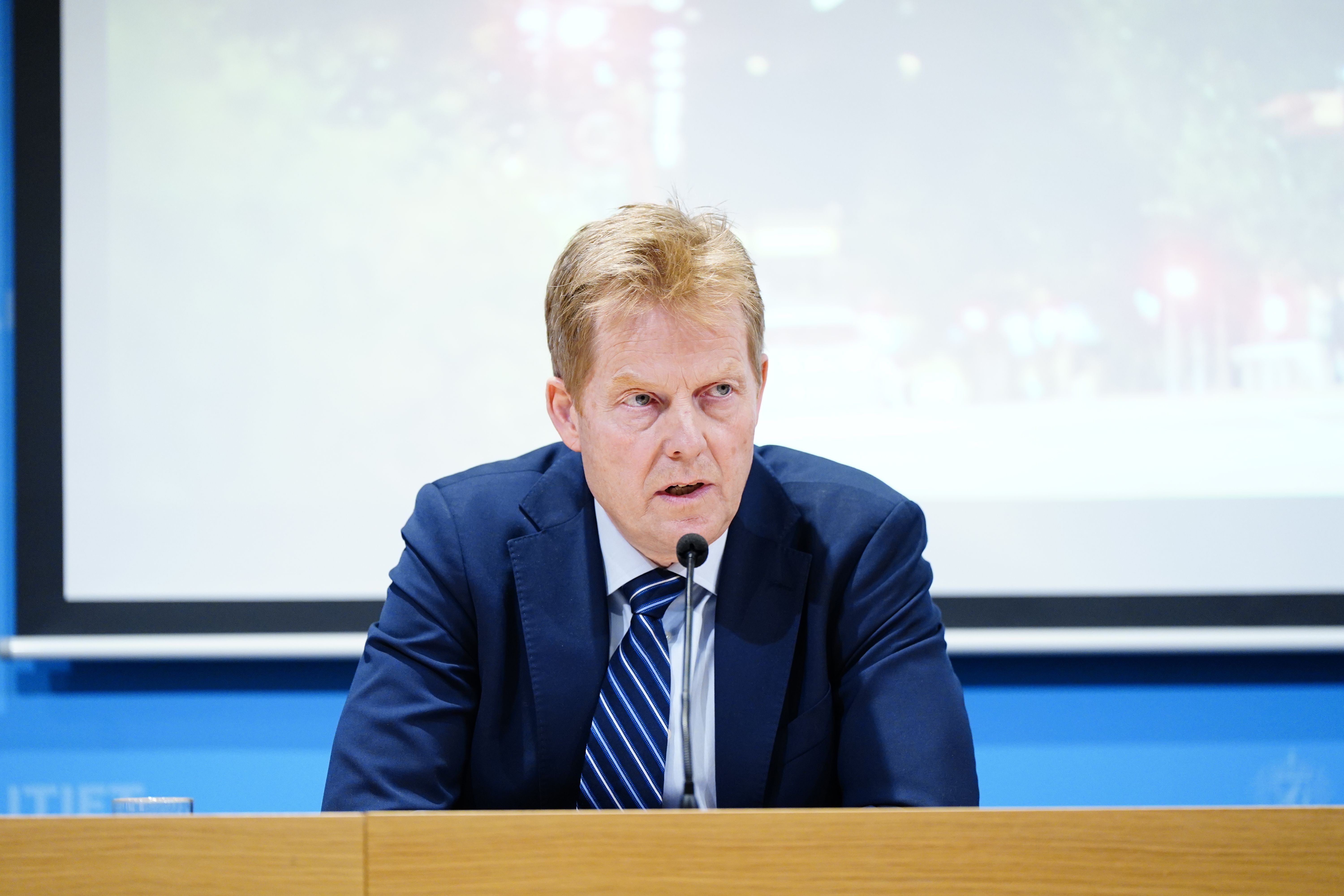 Tre forsvars­topper pågrepet