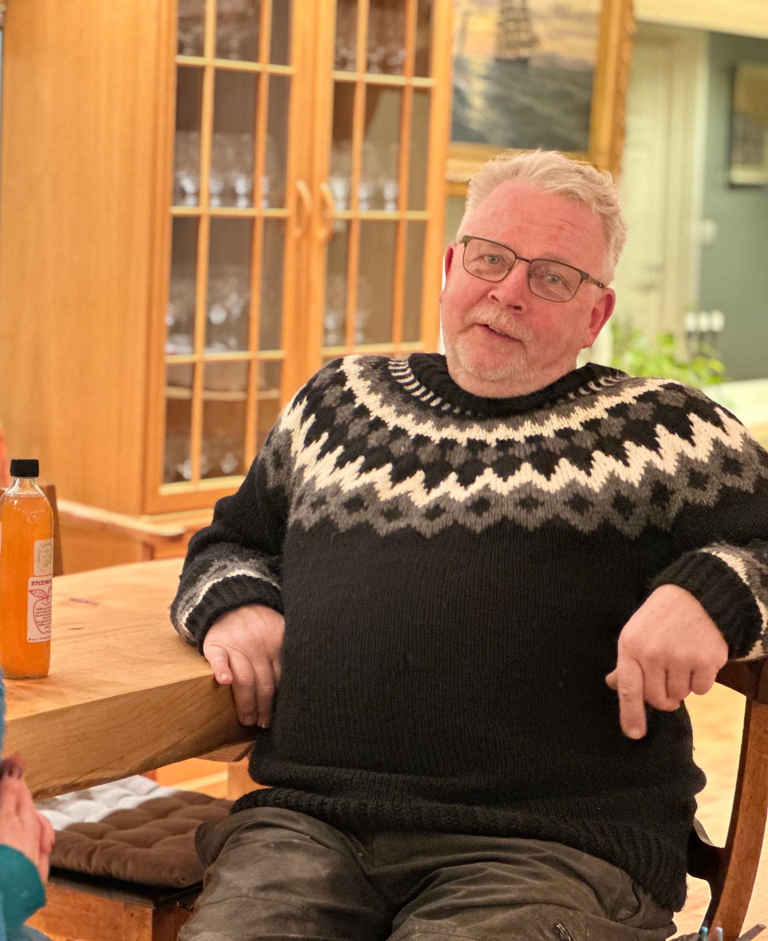 Av 240 nominerte, står Einar som en av tre som kan stikke av med denne