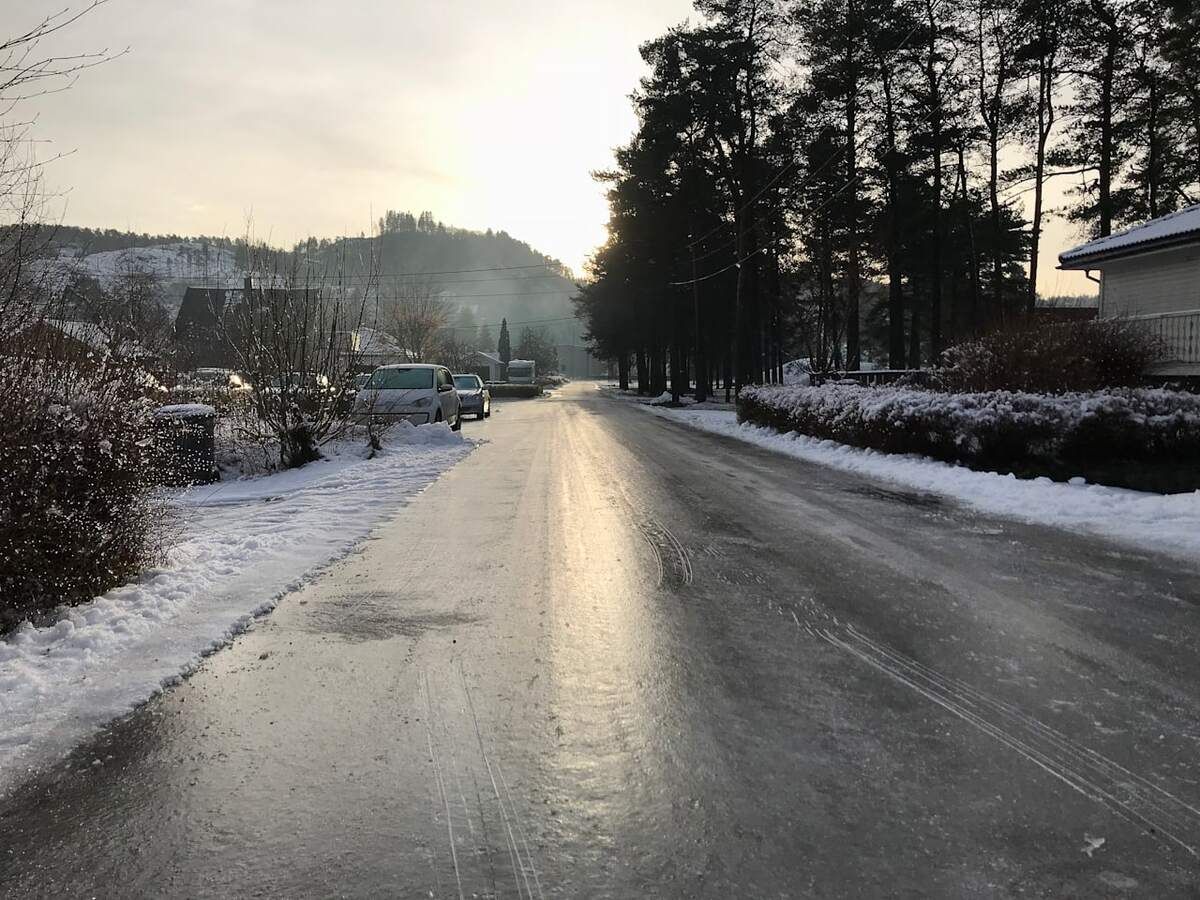 Advarer mot glatte veier