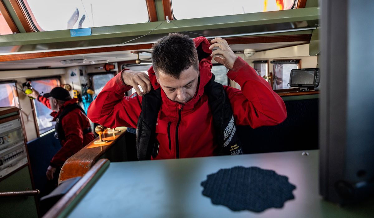 Her gjør han seg klar for losyrkets farligste øvelse