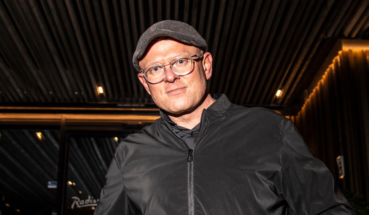 Han skyter høyt over mål