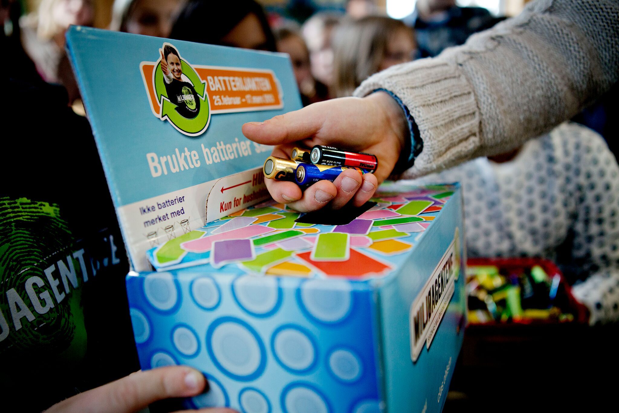 Fire lokale klasser samlet inn batterier