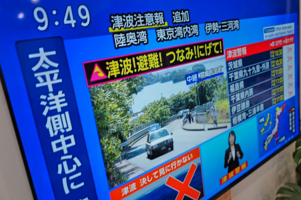 Tsunamivarsel i en rekke land etter kraftig jordskjelv