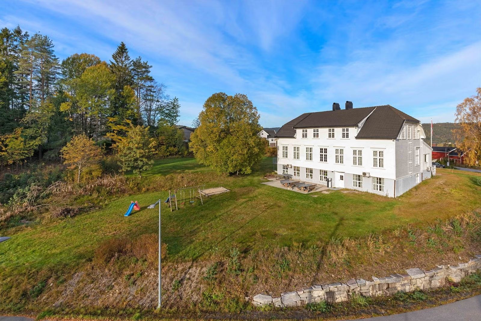 Vil selge bedehuset: – For stort
