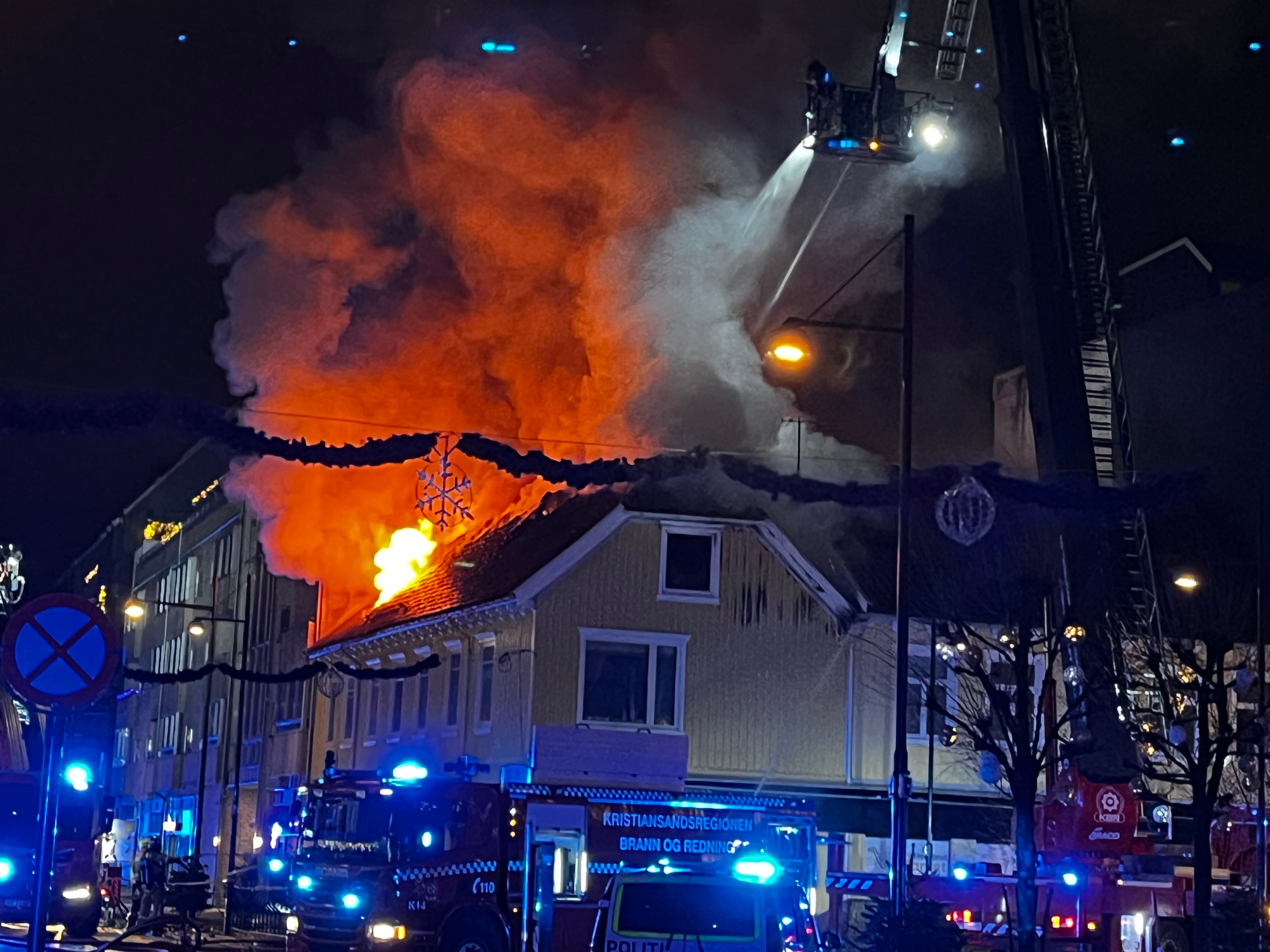 Har koblet på Kripos etter brann