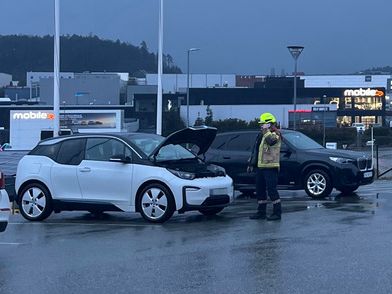 Rykket ut til verksted: – Røyk fra elbil