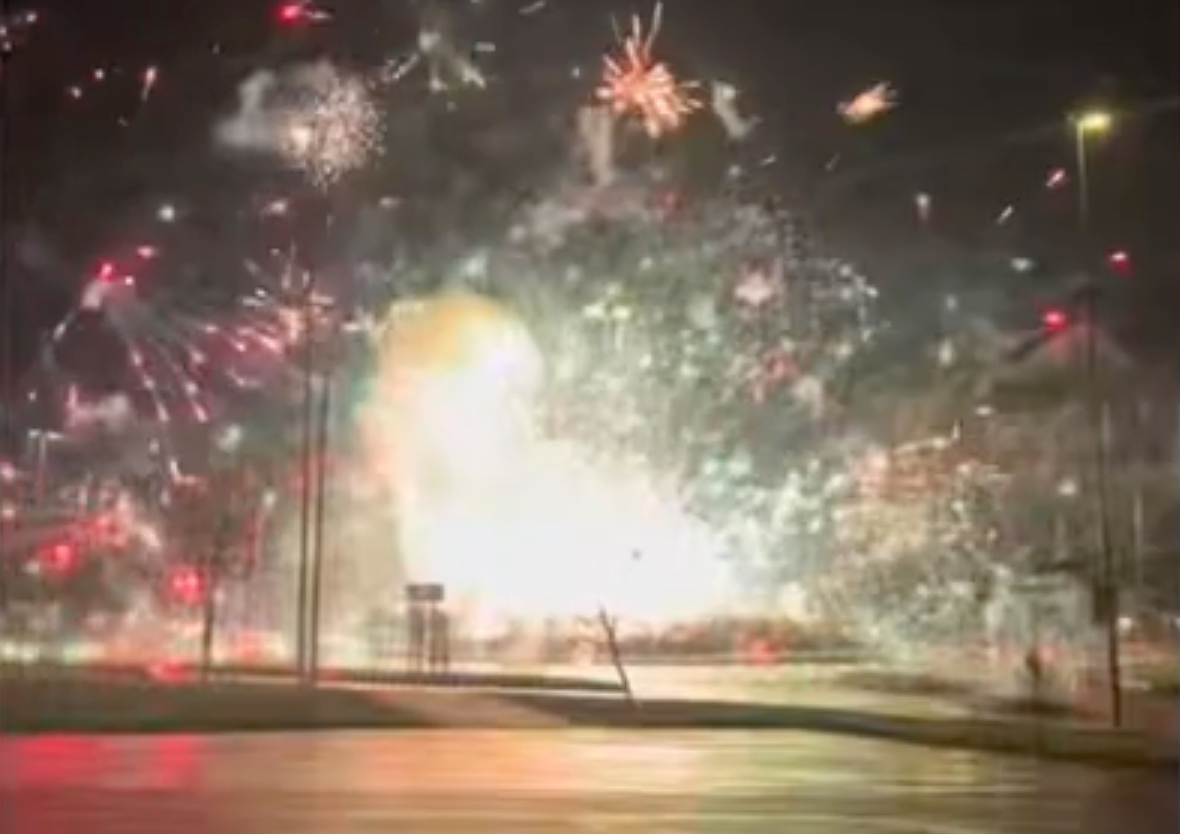 Fyrver­keri­video fra rundkjø­ringen har gått viralt: – Ganske drøyt