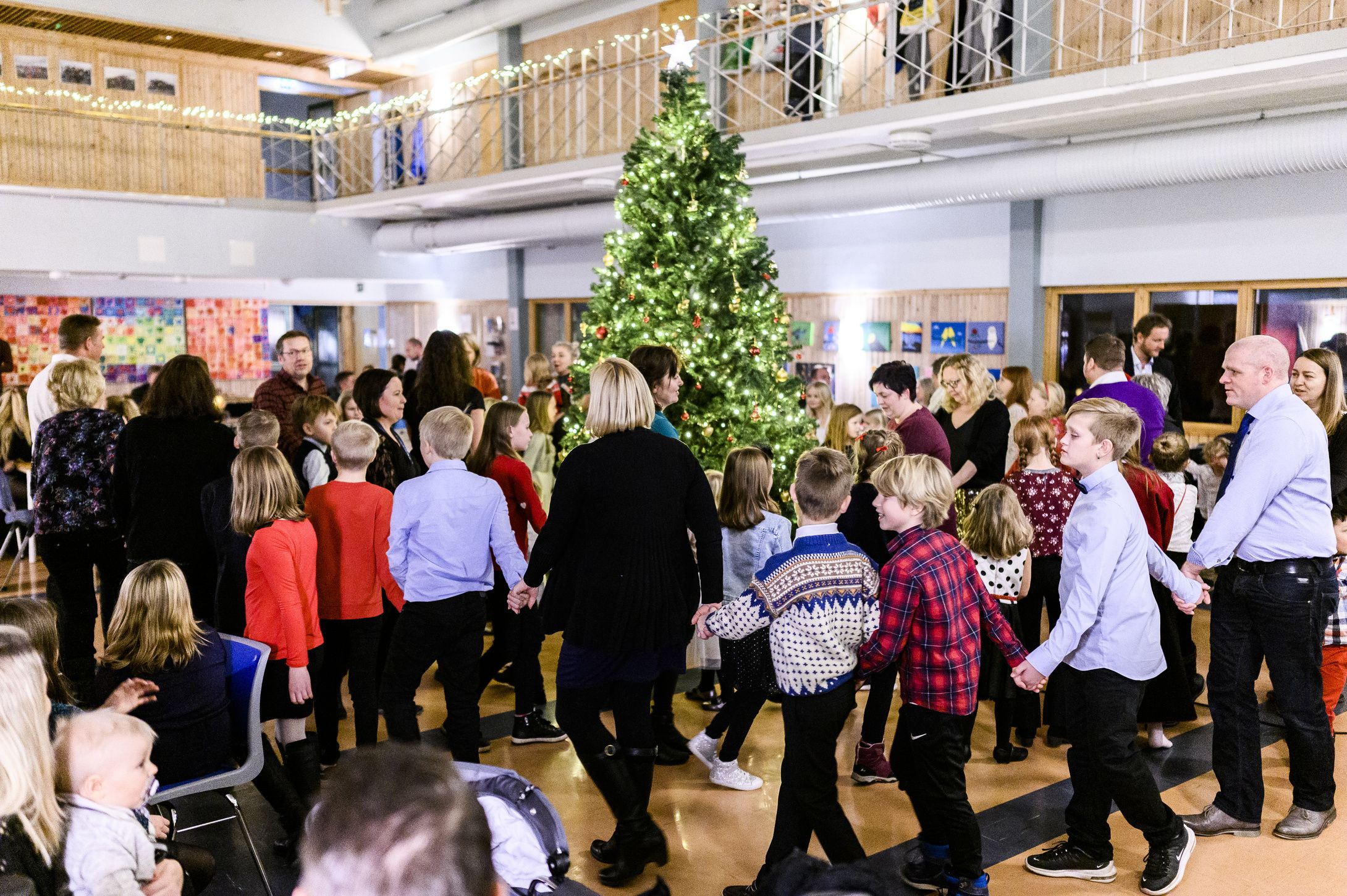 Full Fart Rundt Juletreet P Salhus Skole Banett no
