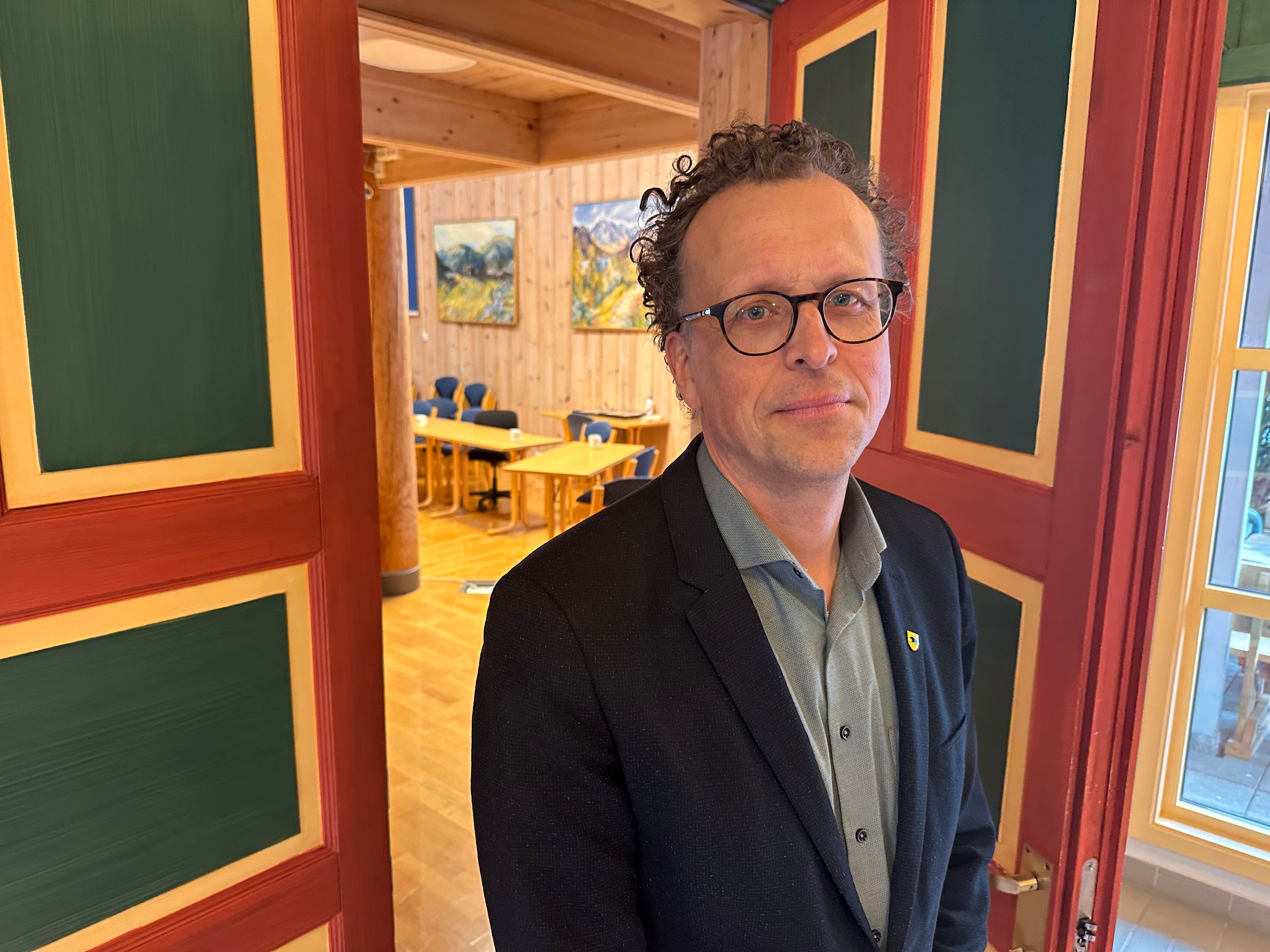 Her blir Varden sendt på gangen – behandlet den delikate saken bak ...