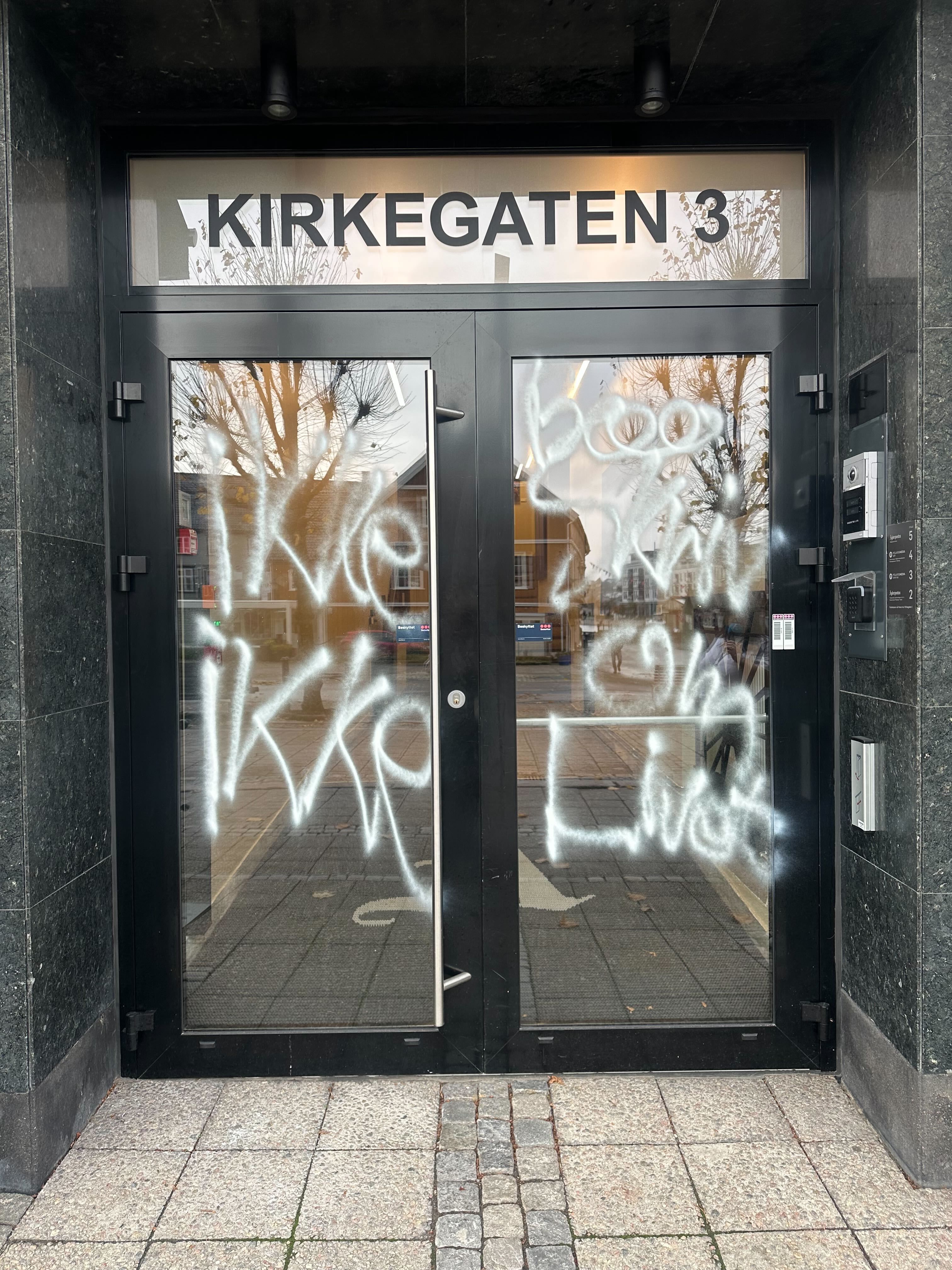 Lokal­avis utsatt for hærverk: – Helt uaksep­tabelt