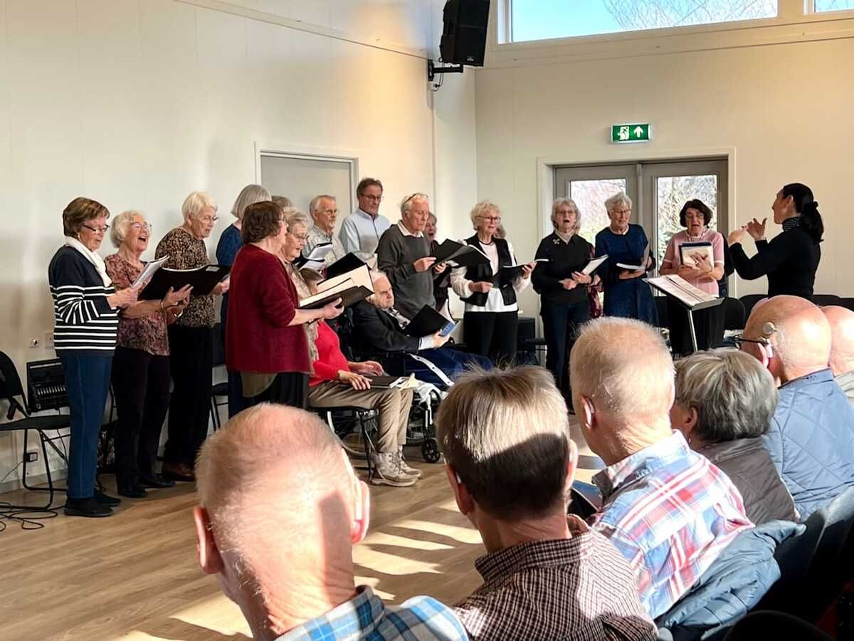 Konsert og allsang med Optimistene