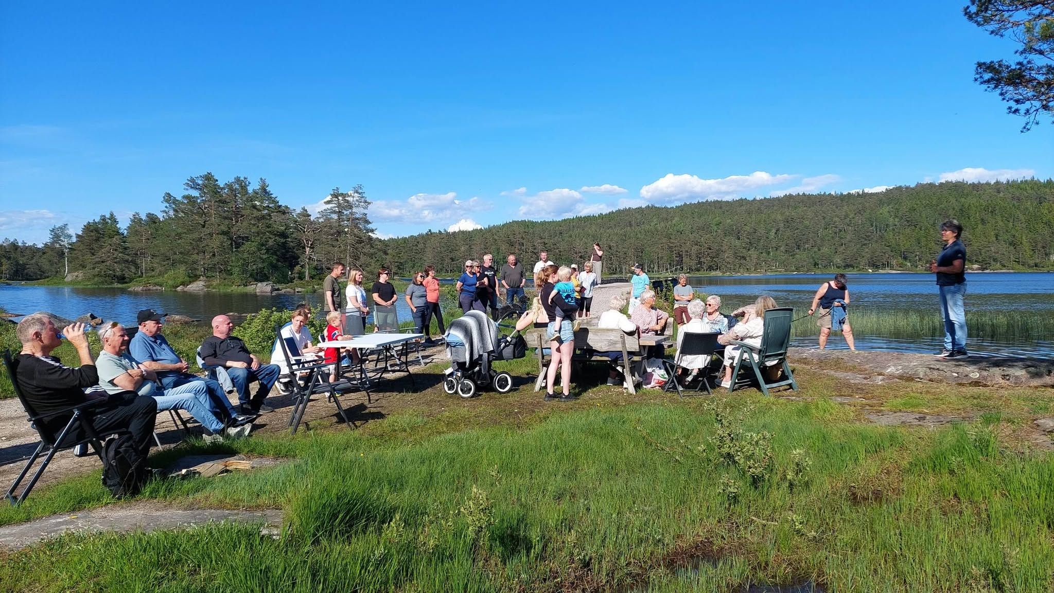 Feiret åpning av ny gapahuk