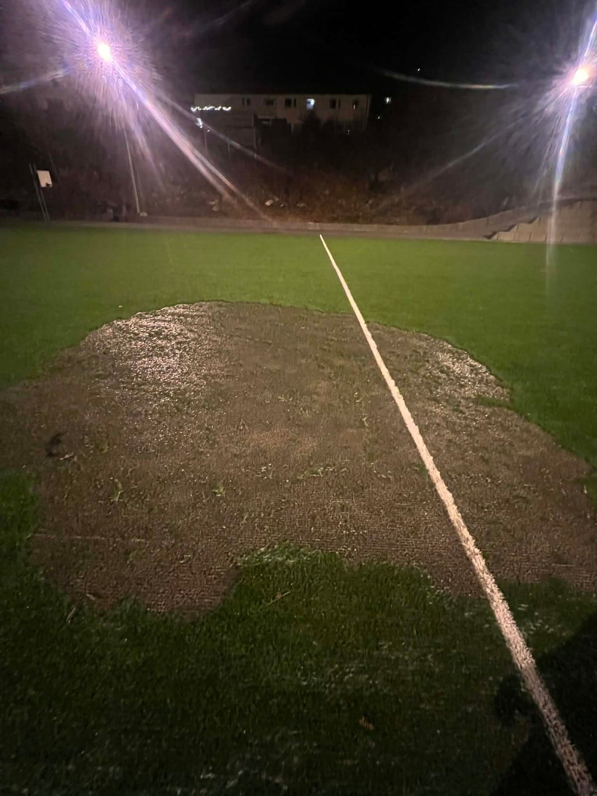 Begynte å brenne på fotballbane. – Ekstremt kjedelig